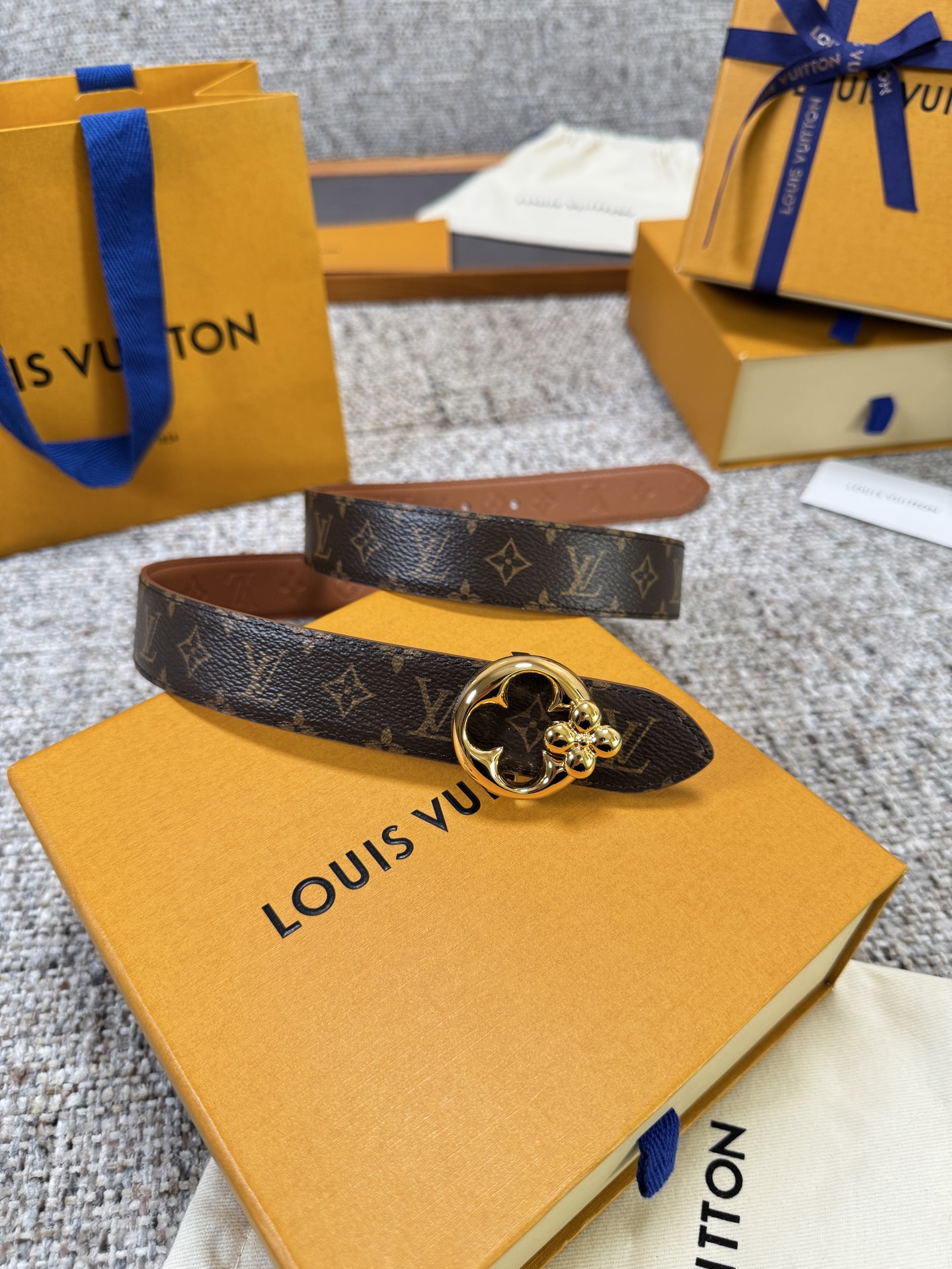 Louis Vuitton LV腰带 FLOWERGRAM ROUND系列 原厂五金 精致手工绘边 柔软