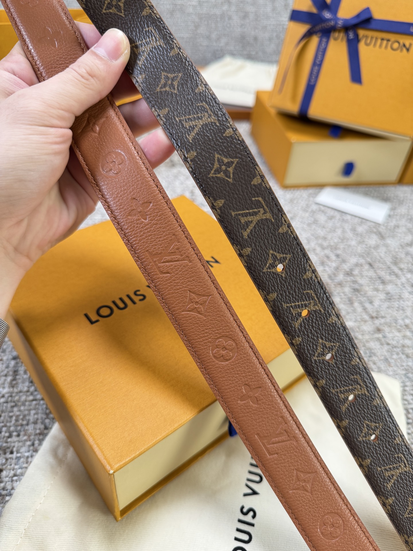 Louis Vuitton LV腰带 FLOWERGRAM ROUND系列 原厂五金 精致手工绘边 柔软