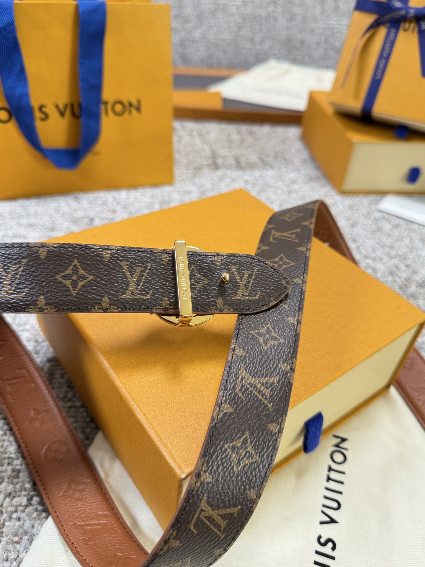 Louis Vuitton LV腰带 FLOWERGRAM ROUND系列 原厂五金 精致手工绘边 柔软