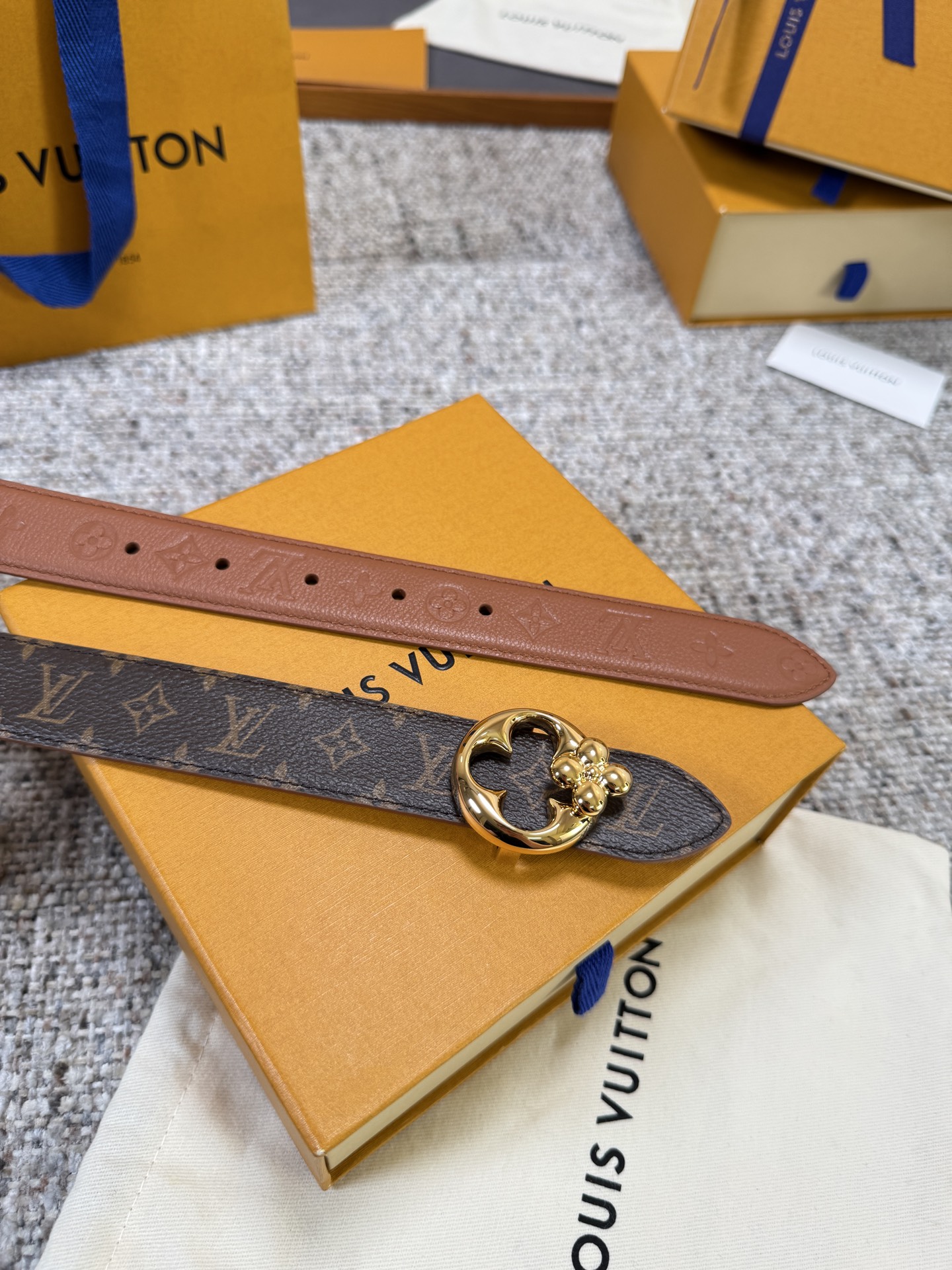 Louis Vuitton LV腰带 FLOWERGRAM ROUND系列 原厂五金 精致手工绘边 柔软