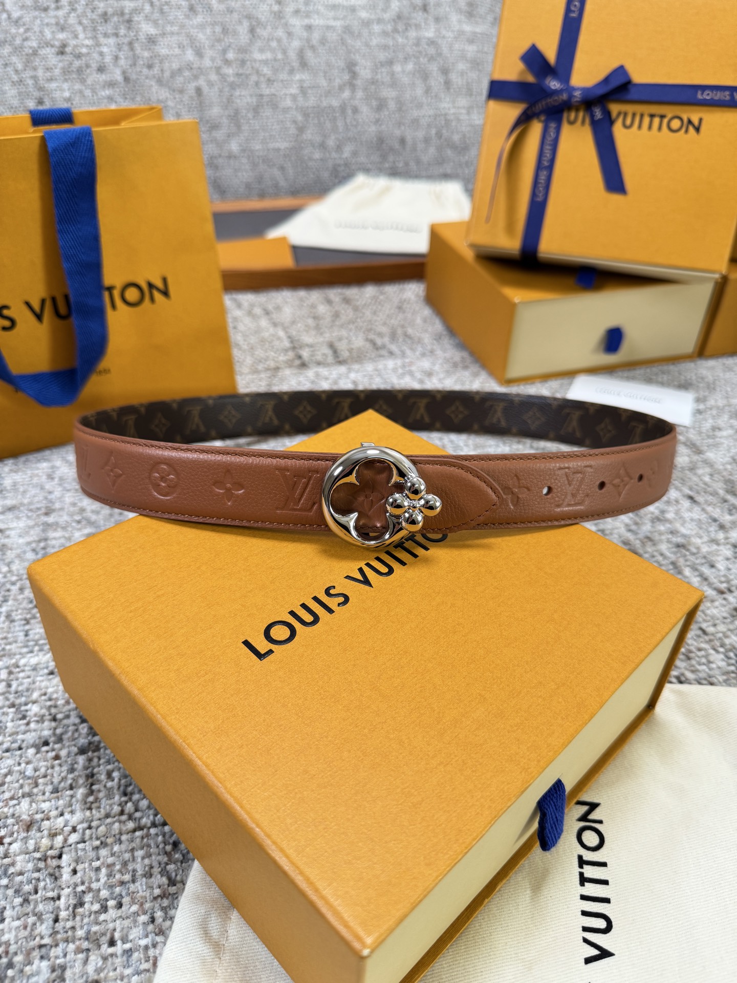Louis Vuitton LV腰带 FLOWERGRAM ROUND系列 原厂五金 精致手工绘边 柔软
