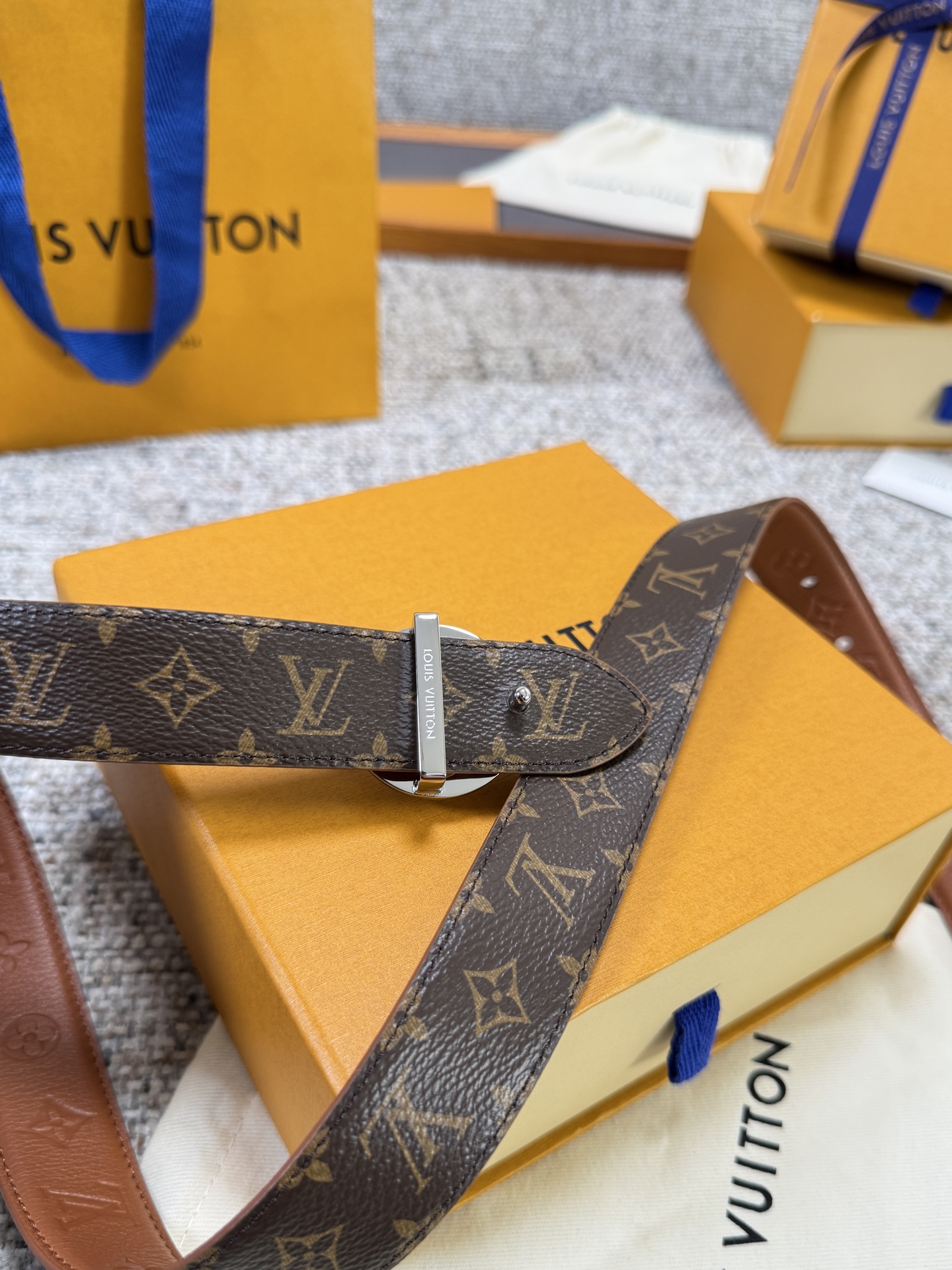Louis Vuitton LV腰带 FLOWERGRAM ROUND系列 原厂五金 精致手工绘边 柔软