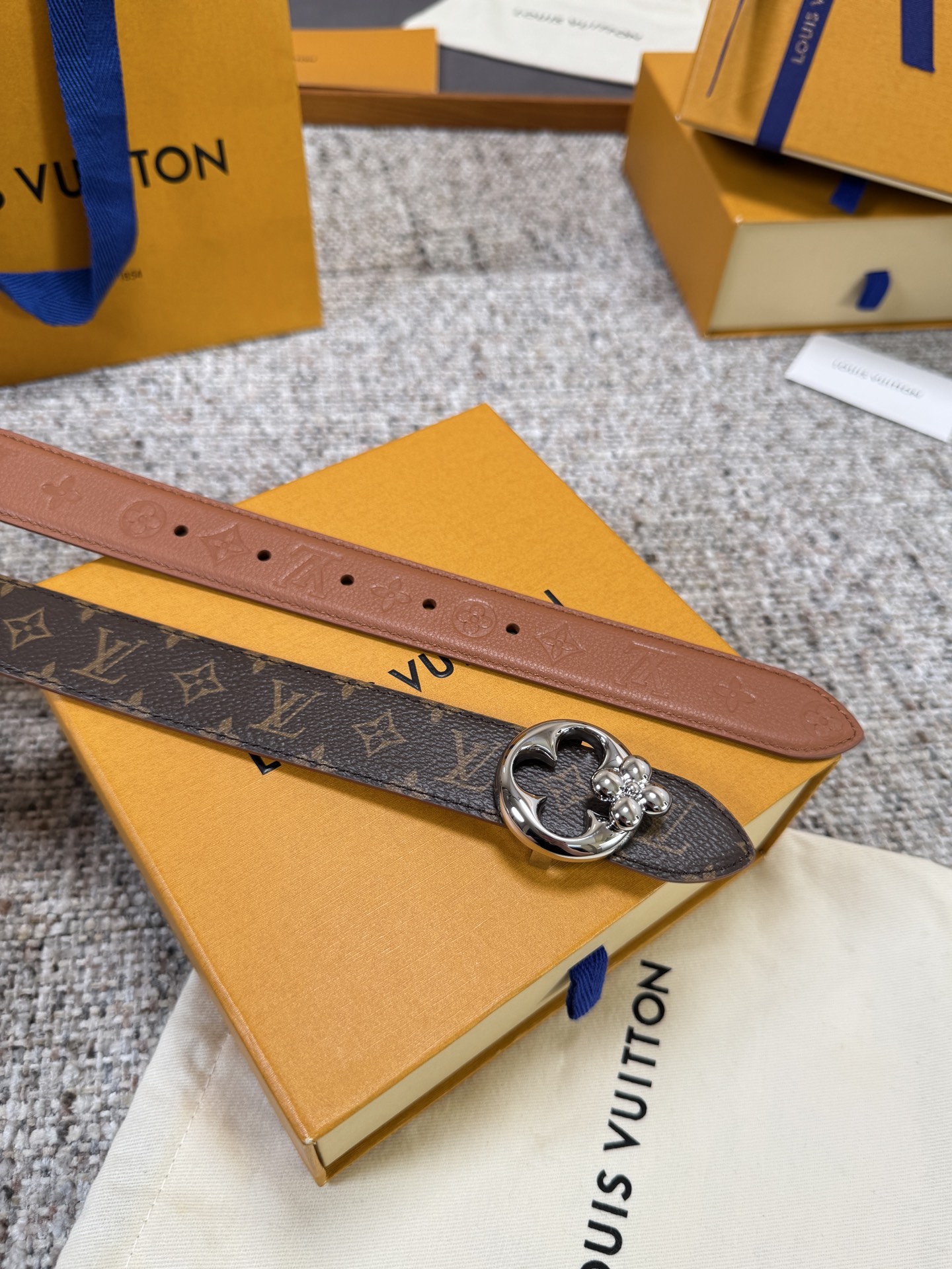 Louis Vuitton LV腰带 FLOWERGRAM ROUND系列 原厂五金 精致手工绘边 柔软