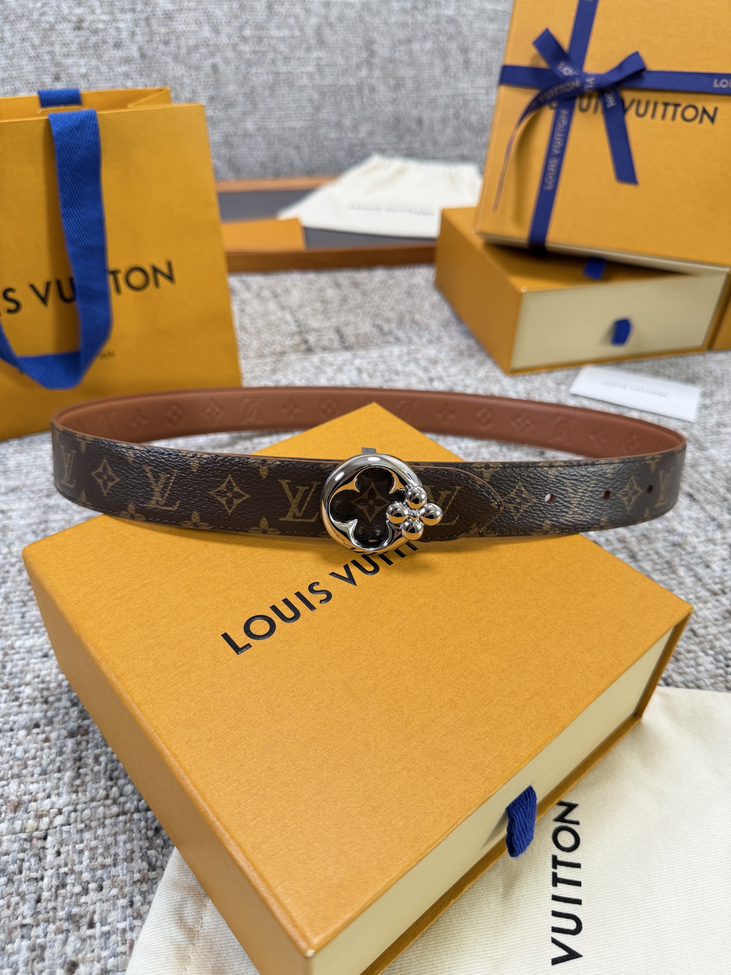 Louis Vuitton LV腰带 FLOWERGRAM ROUND系列 原厂五金 精致手工绘边 柔软