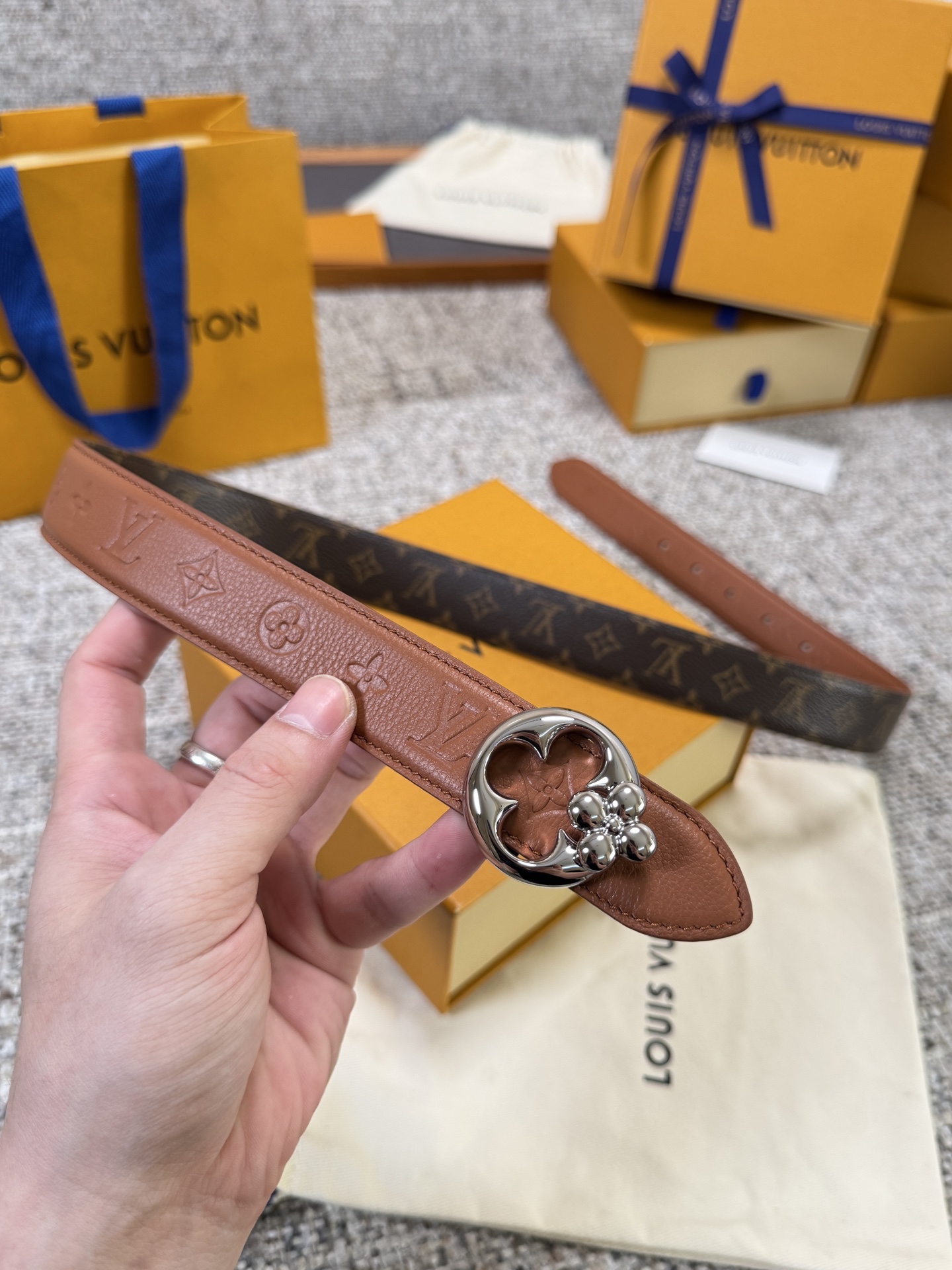 Louis Vuitton LV腰带 FLOWERGRAM ROUND系列 原厂五金 精致手工绘边 柔软