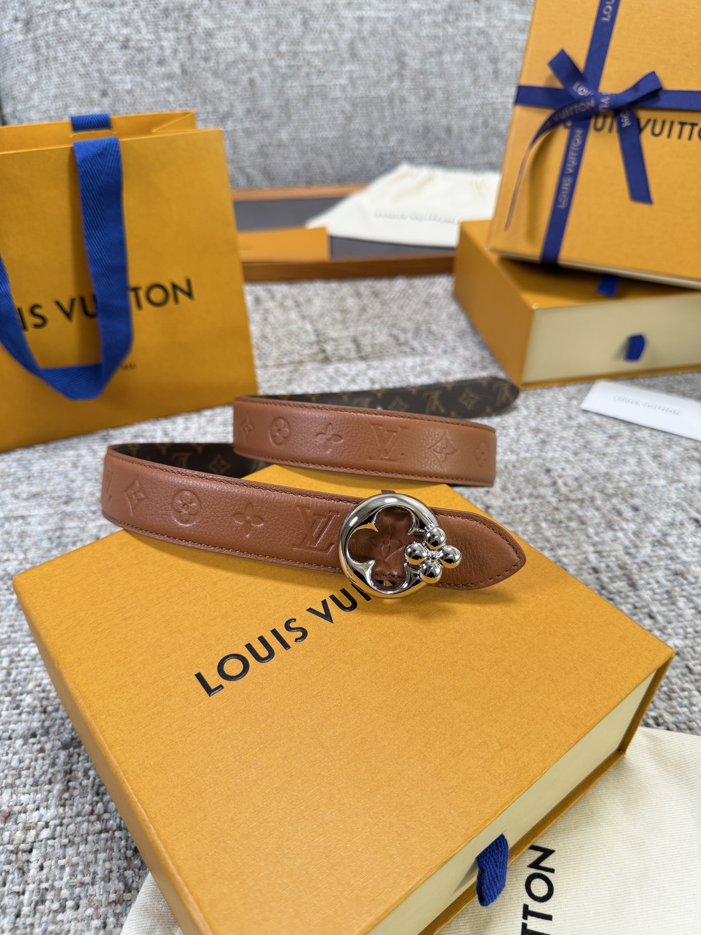 Louis Vuitton LV腰带 FLOWERGRAM ROUND系列 原厂五金 精致手工绘边 柔软