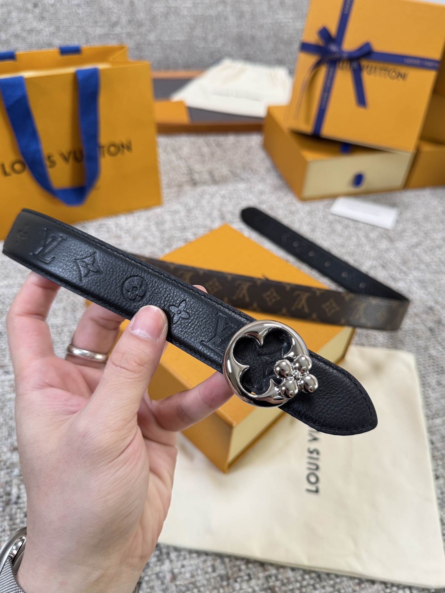 Louis Vuitton LV腰带 FLOWERGRAM ROUND系列 原厂五金 精致手工绘边 柔软