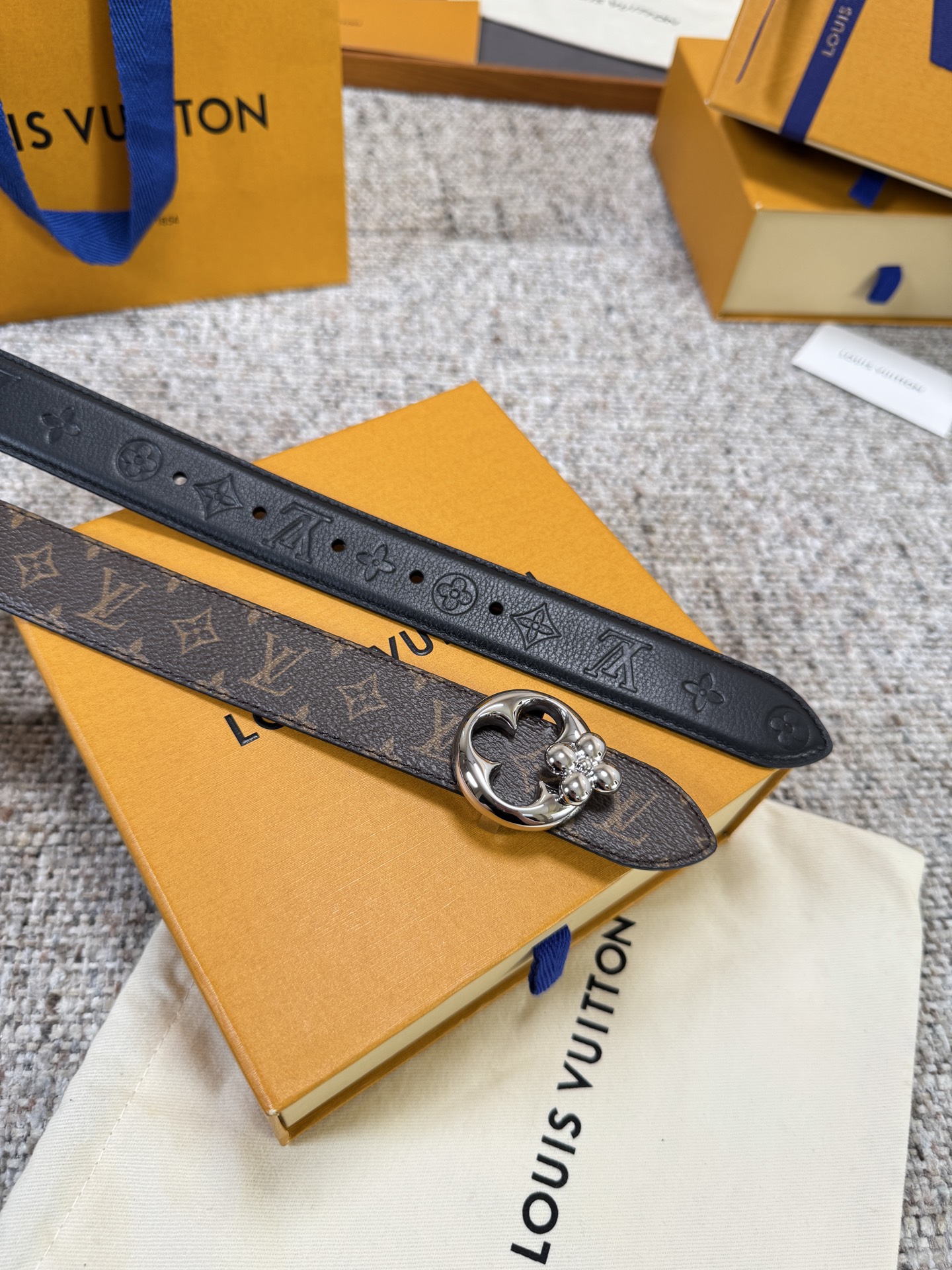 Louis Vuitton LV腰带 FLOWERGRAM ROUND系列 原厂五金 精致手工绘边 柔软