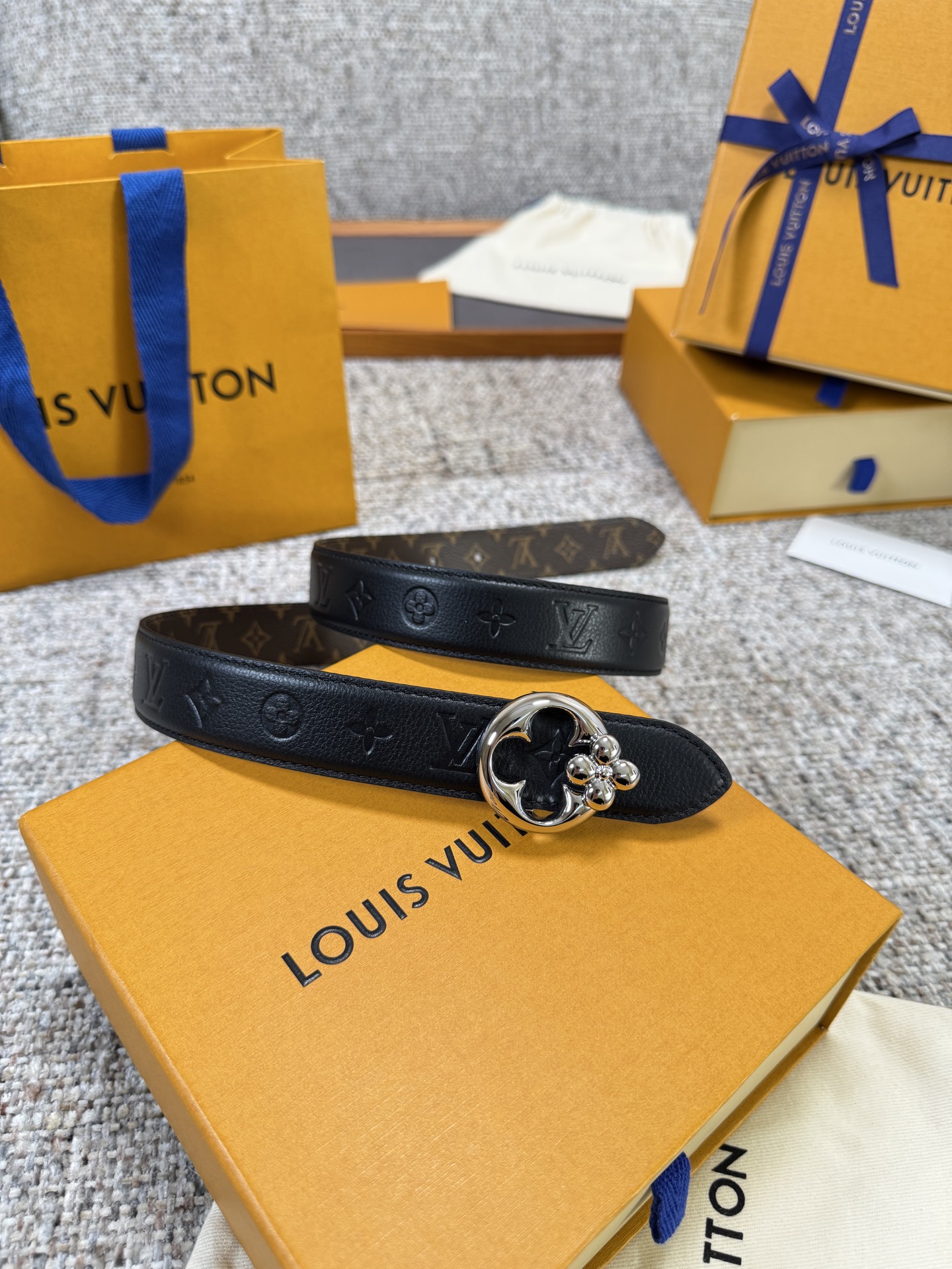 Louis Vuitton LV腰带 FLOWERGRAM ROUND系列 原厂五金 精致手工绘边 柔软