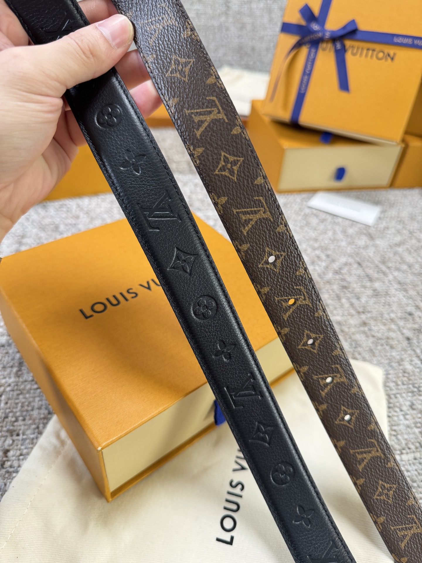 Louis Vuitton LV腰带 FLOWERGRAM ROUND系列 原厂五金 精致手工绘边 柔软