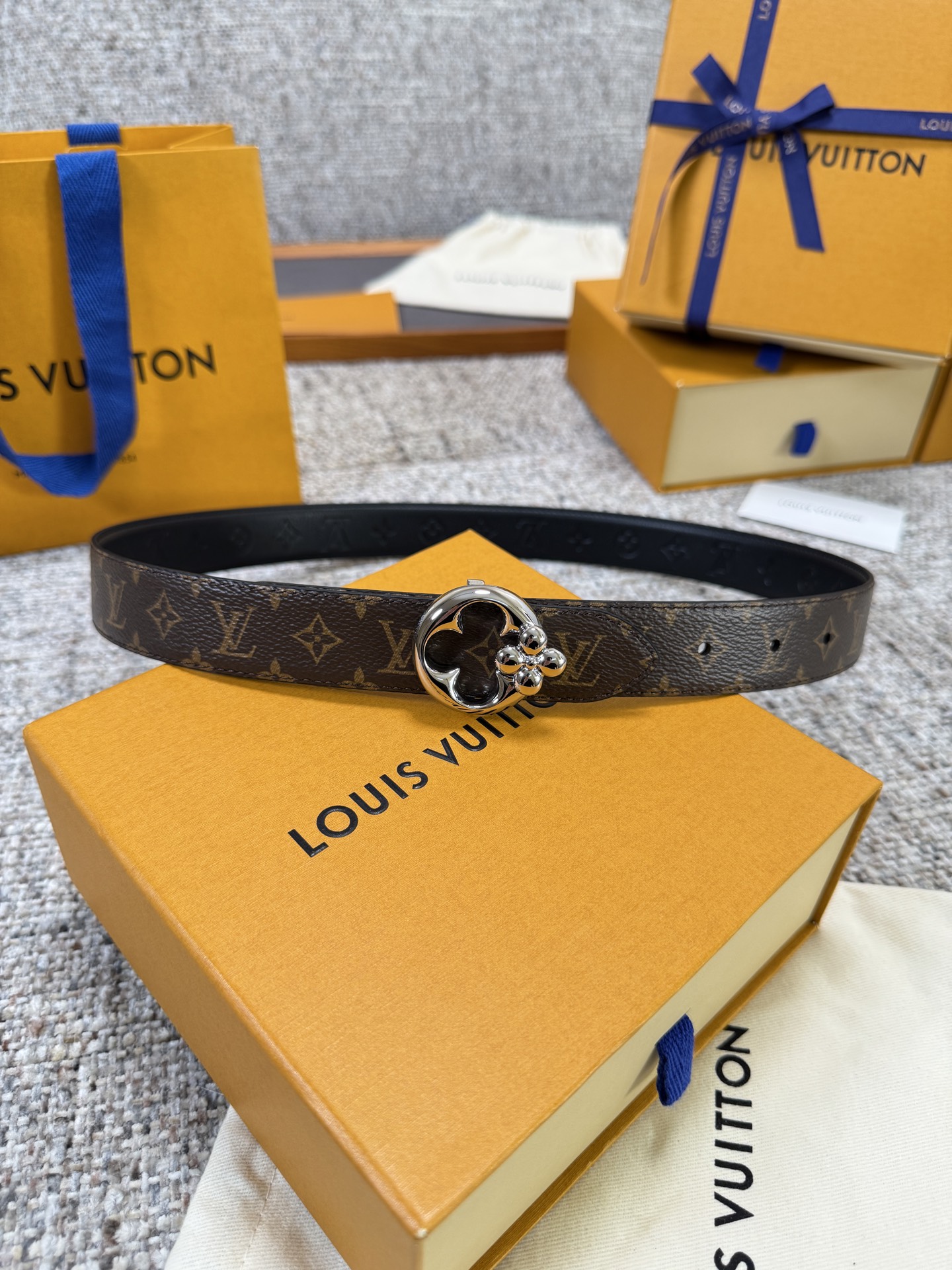 Louis Vuitton LV腰带 FLOWERGRAM ROUND系列 原厂五金 精致手工绘边 柔软