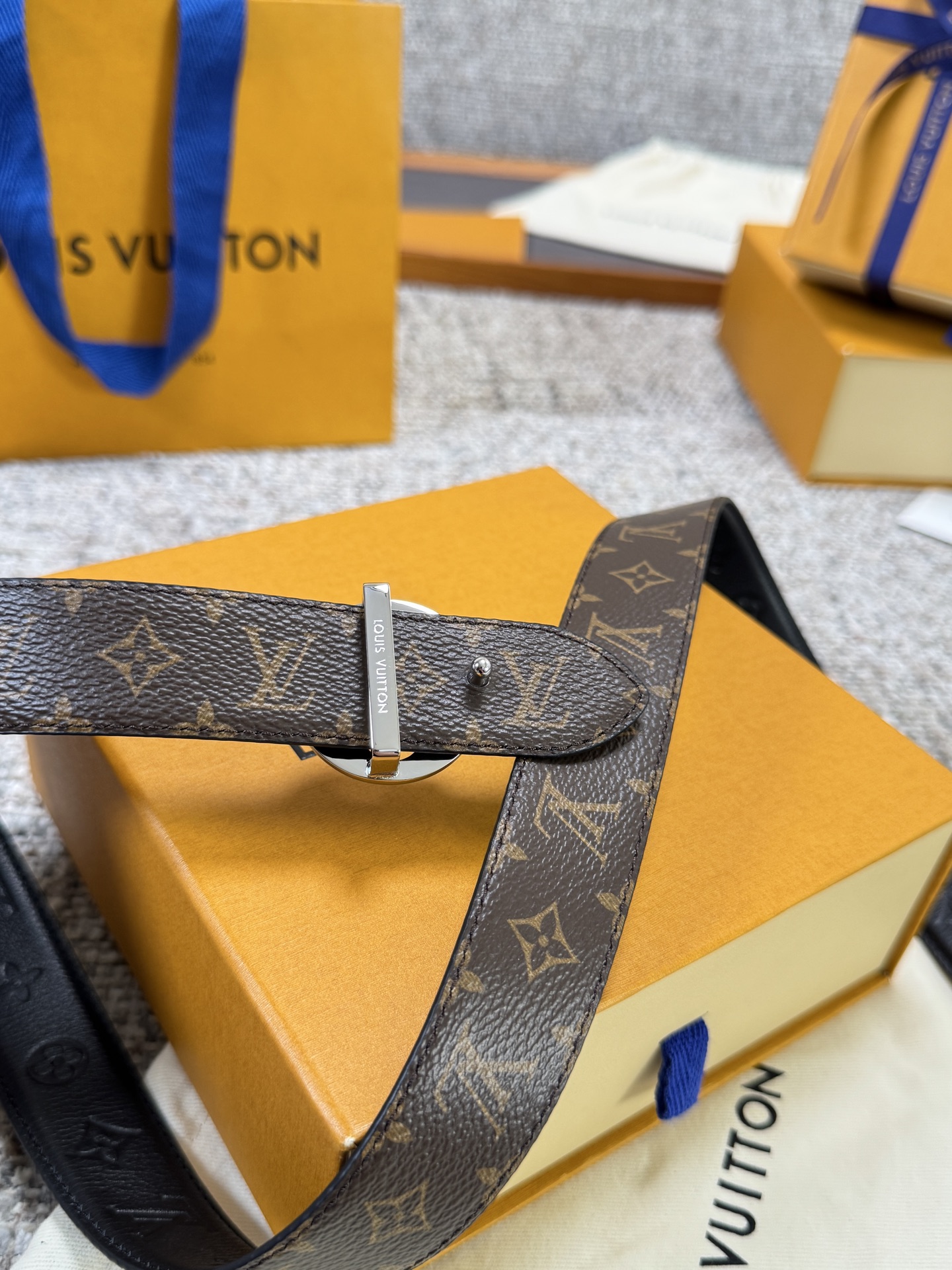 Louis Vuitton LV腰带 FLOWERGRAM ROUND系列 原厂五金 精致手工绘边 柔软