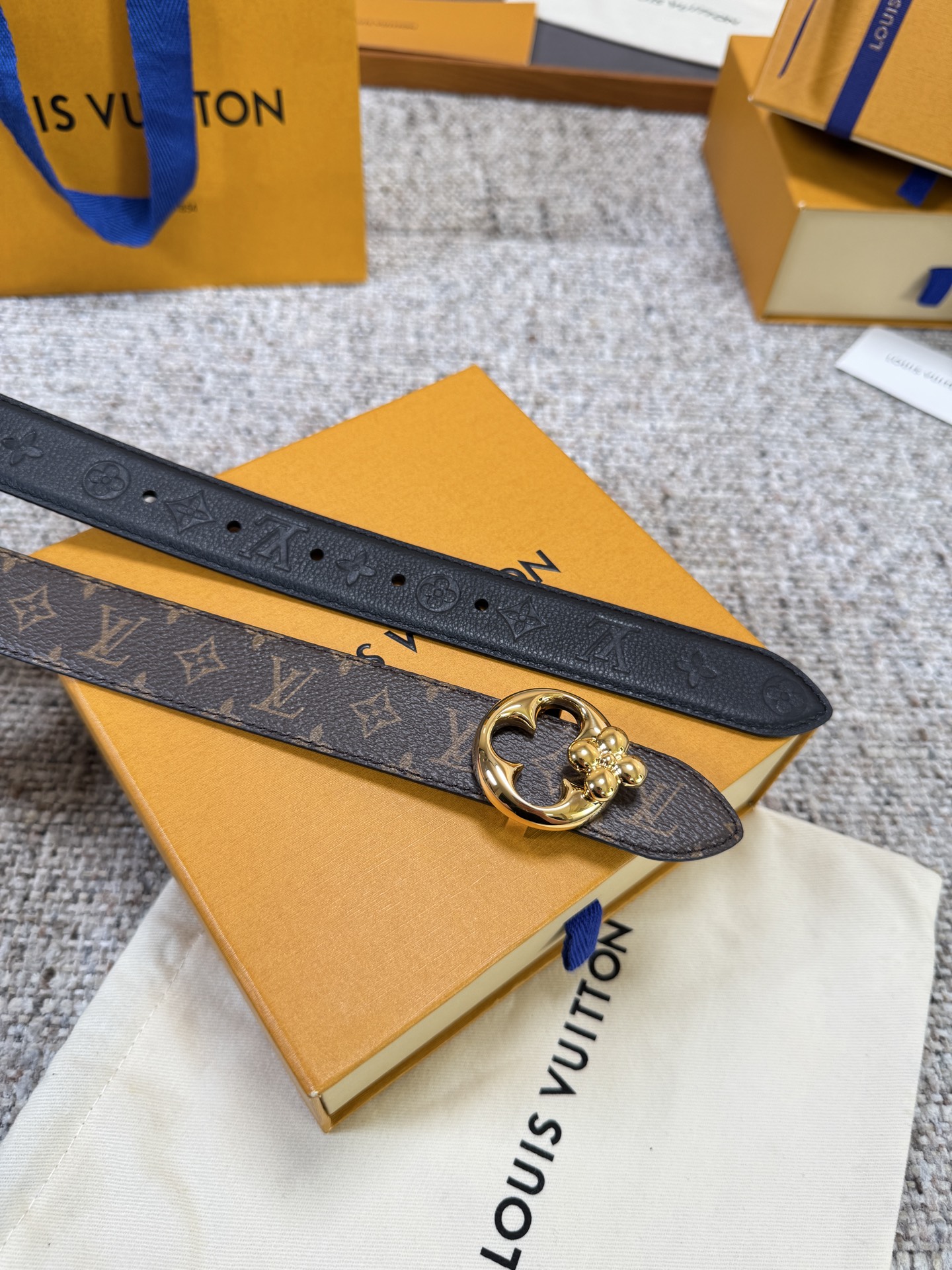 Louis Vuitton LV腰带 FLOWERGRAM ROUND系列 原厂五金 精致手工绘边 柔软