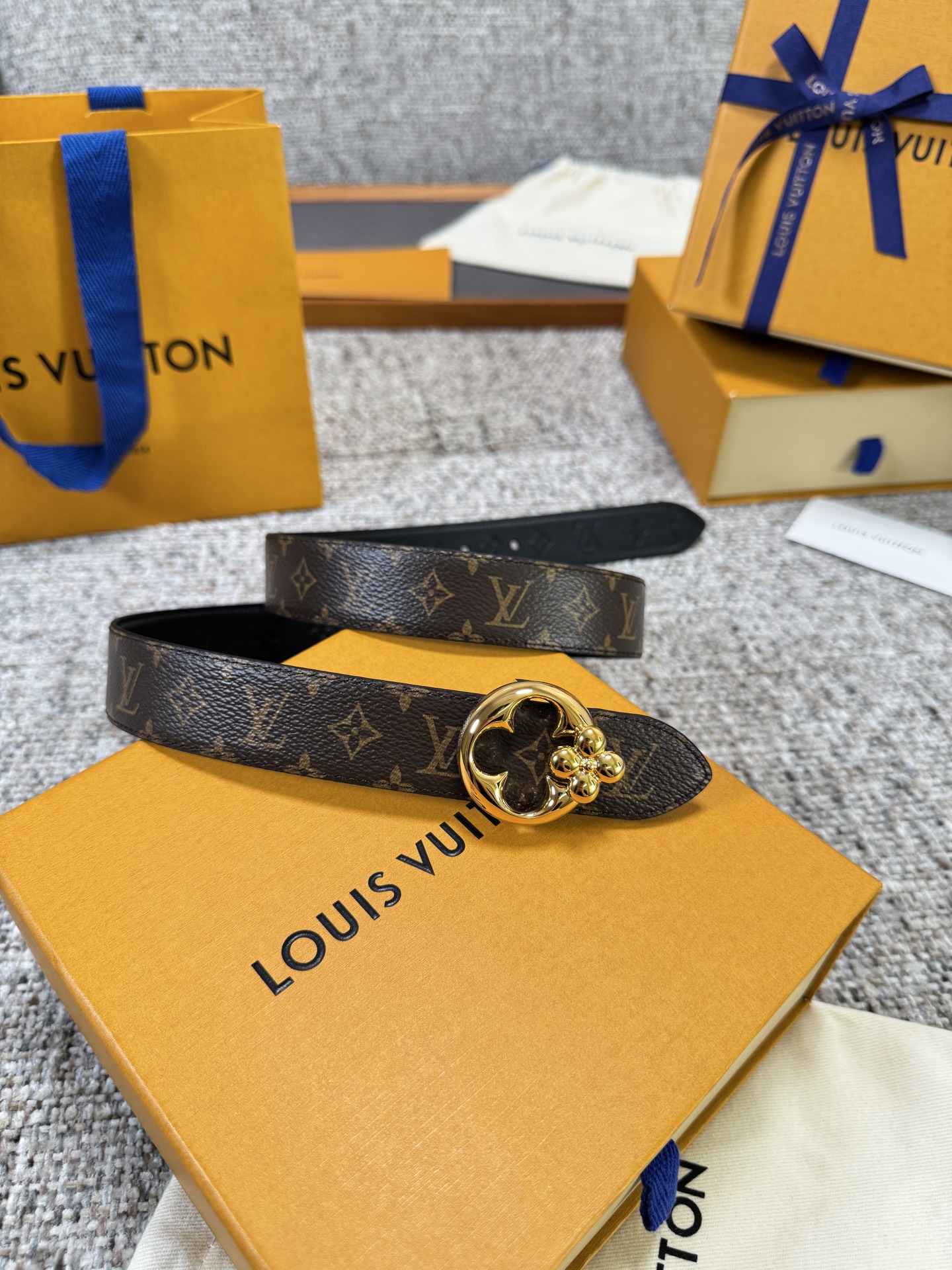 Louis Vuitton LV腰带 FLOWERGRAM ROUND系列 原厂五金 精致手工绘边 柔软