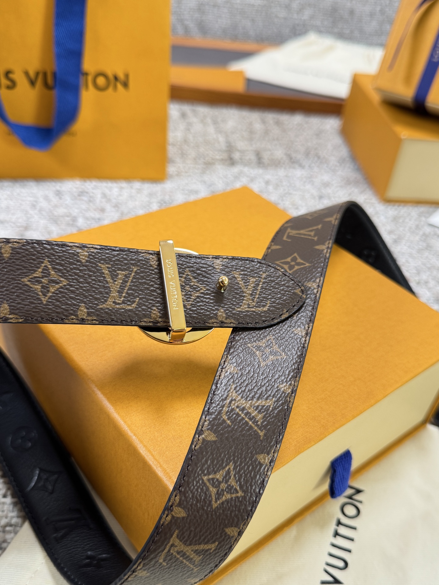 Louis Vuitton LV腰带 FLOWERGRAM ROUND系列 原厂五金 精致手工绘边 柔软