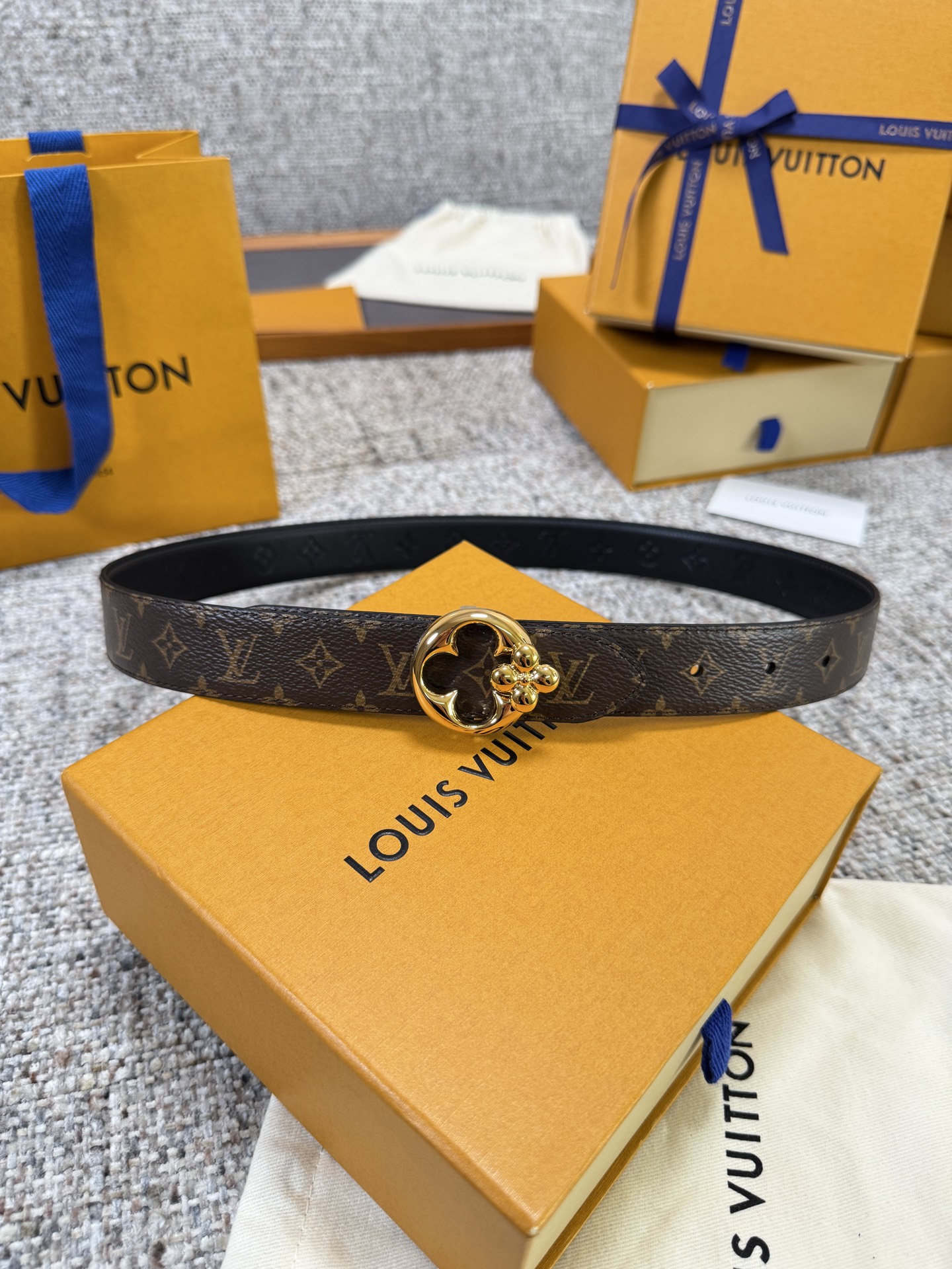 Louis Vuitton LV腰带 FLOWERGRAM ROUND系列 原厂五金 精致手工绘边 柔软
