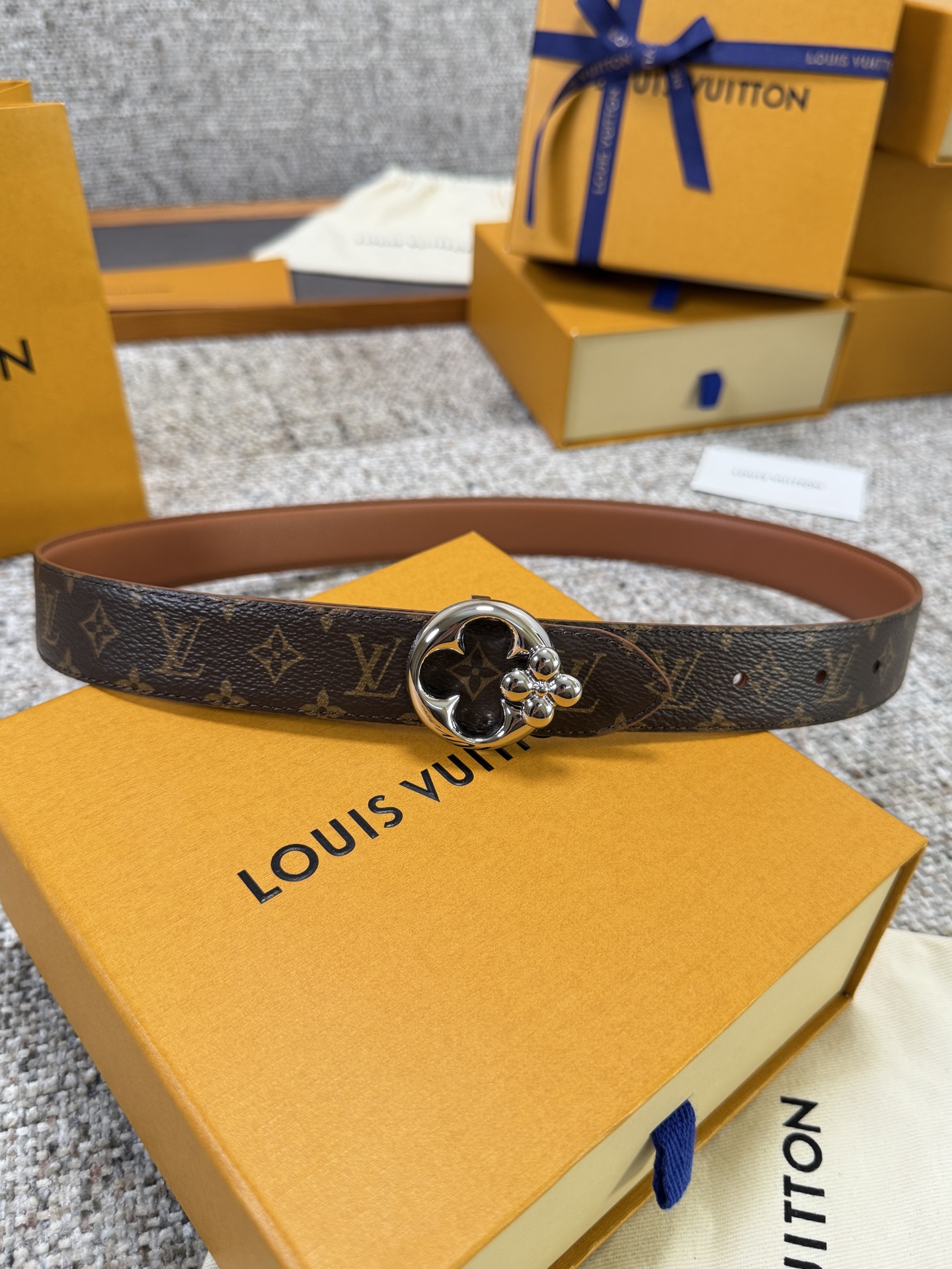 Louis Vuitton LV腰带 FLOWERGRAM ROUND系列 原厂五金 精致手工绘边 柔软