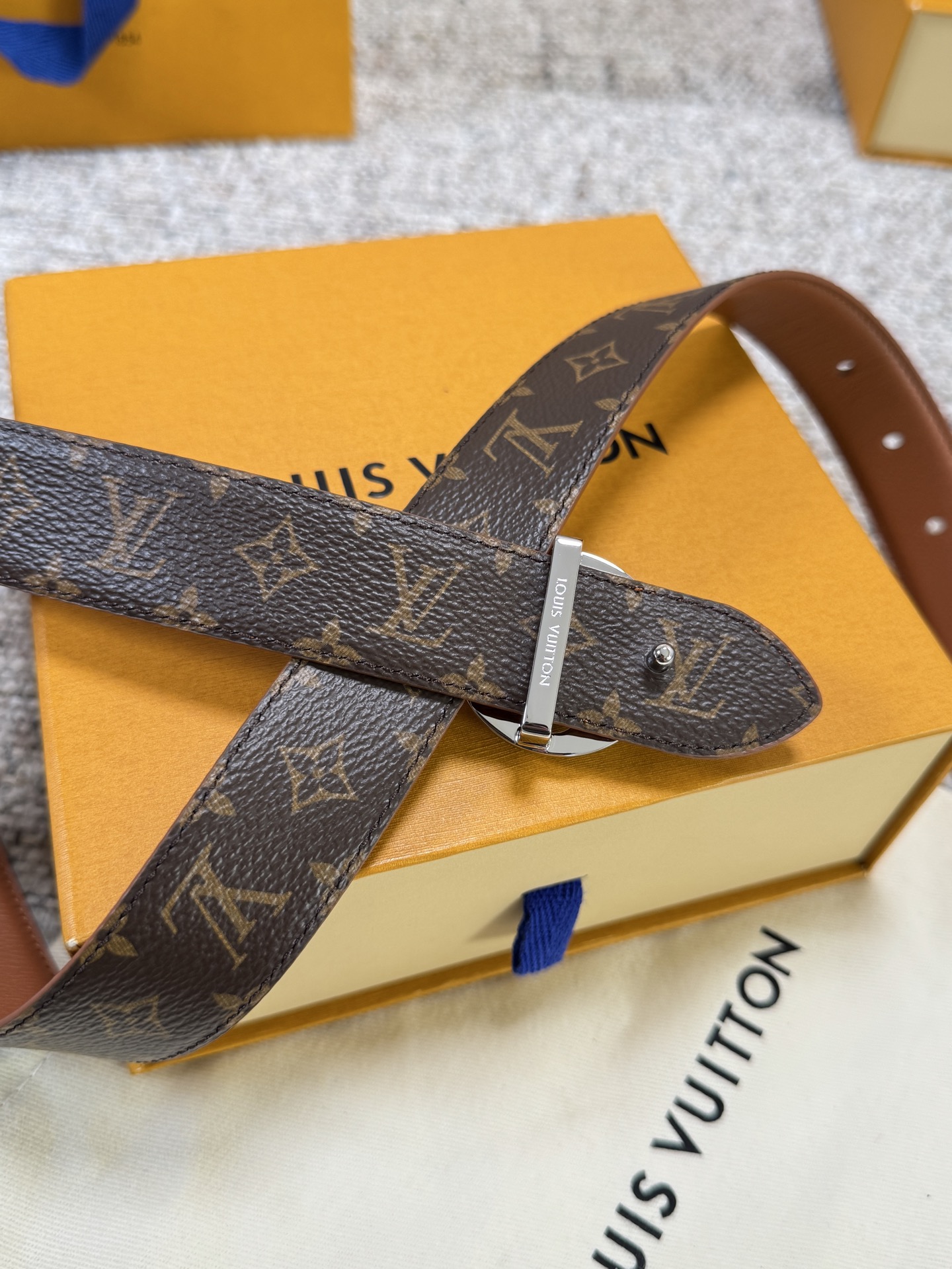 Louis Vuitton LV腰带 FLOWERGRAM ROUND系列 原厂五金 精致手工绘边 柔软