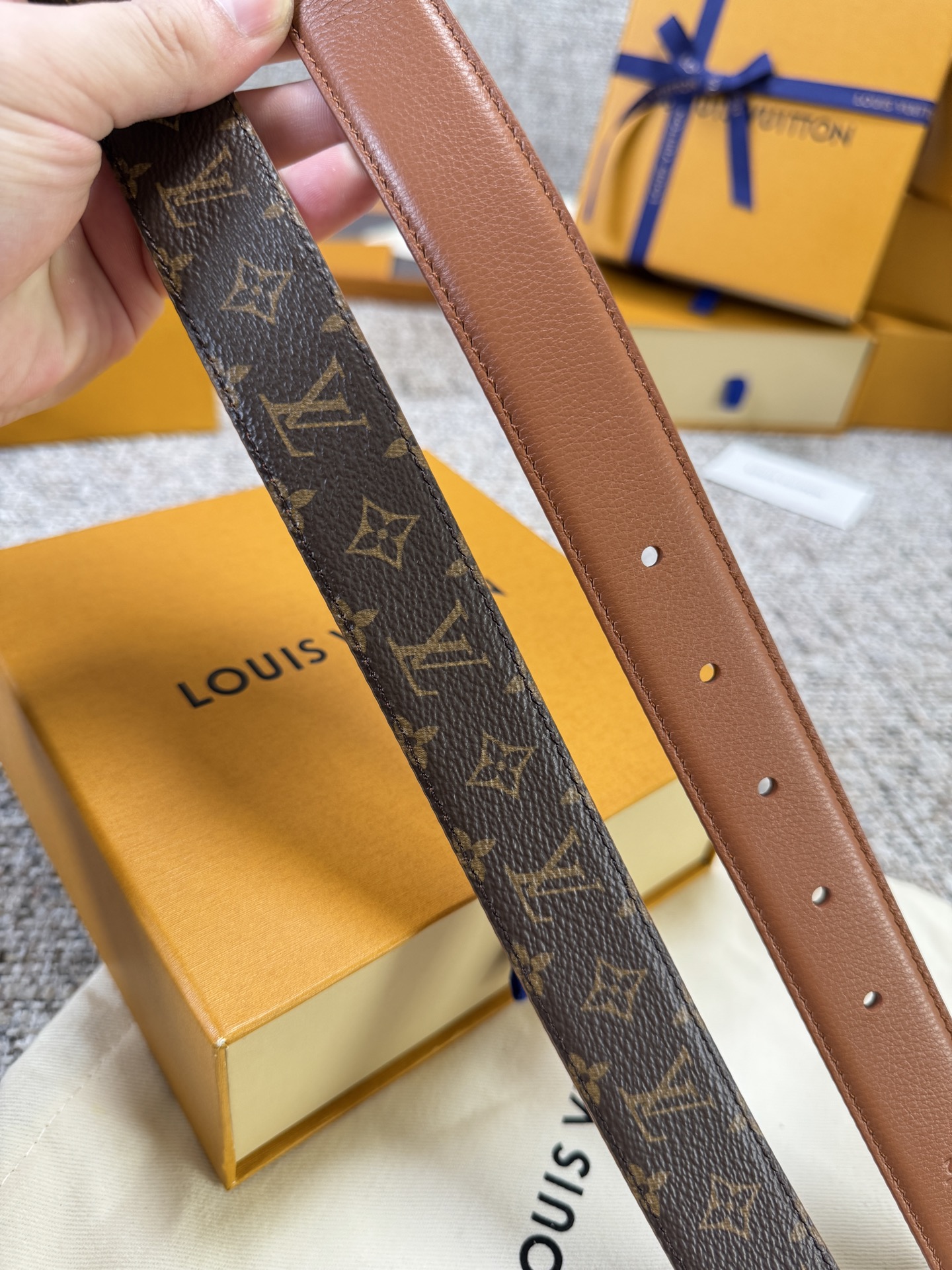 Louis Vuitton LV腰带 FLOWERGRAM ROUND系列 原厂五金 精致手工绘边 柔软