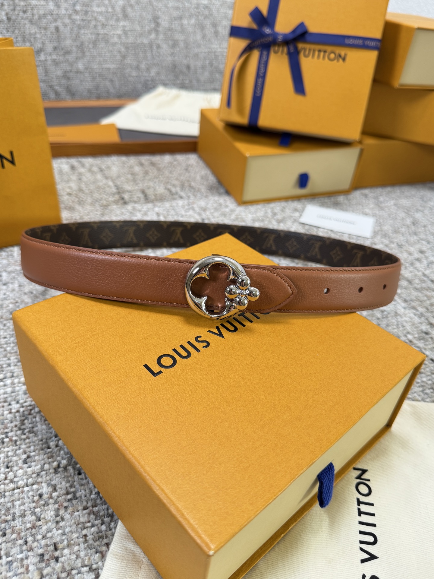 Louis Vuitton LV腰带 FLOWERGRAM ROUND系列 原厂五金 精致手工绘边 柔软