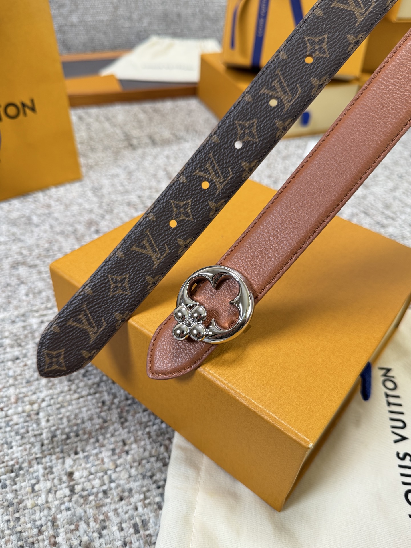 Louis Vuitton LV腰带 FLOWERGRAM ROUND系列 原厂五金 精致手工绘边 柔软
