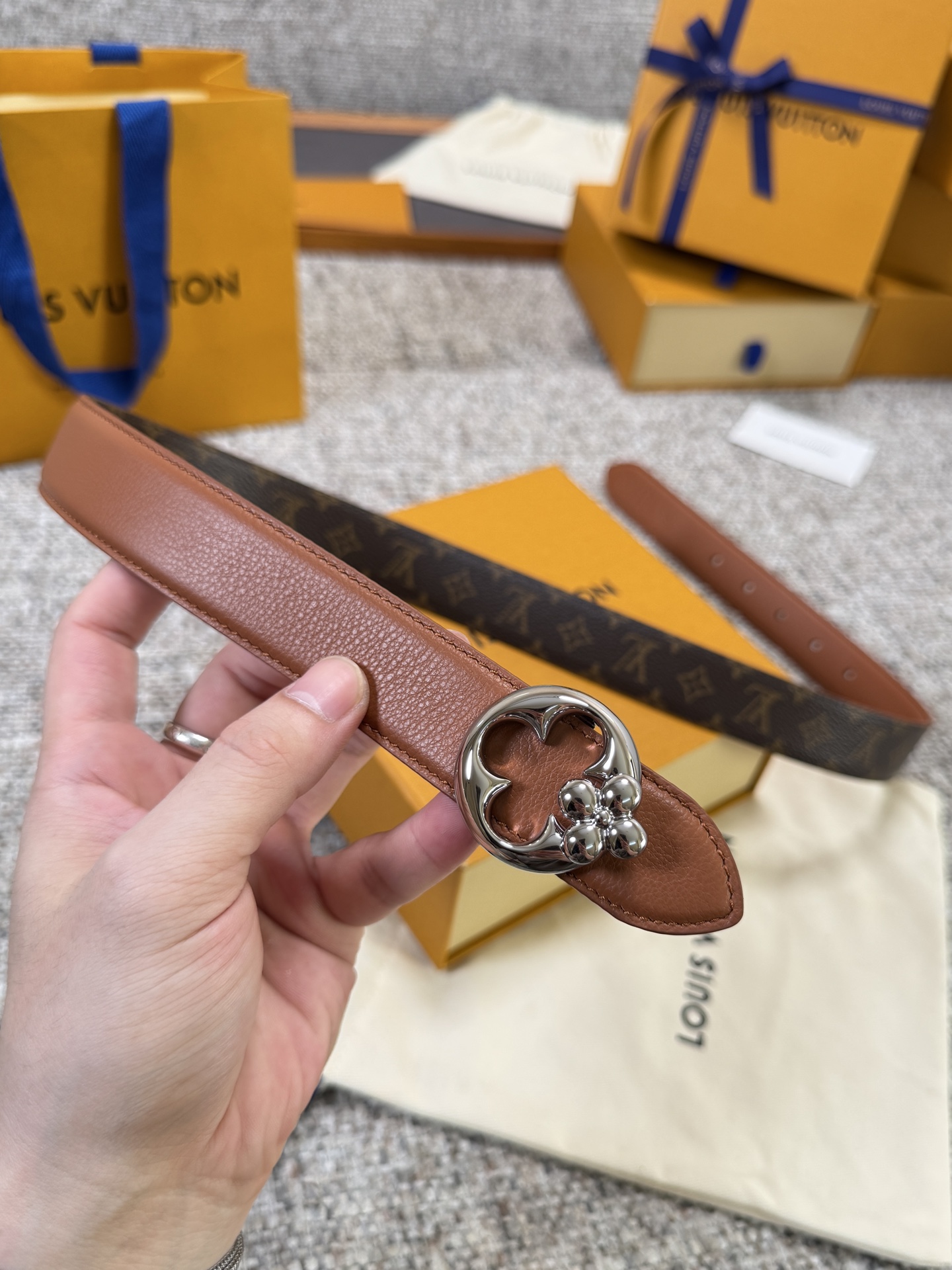 Louis Vuitton LV腰带 FLOWERGRAM ROUND系列 原厂五金 精致手工绘边 柔软