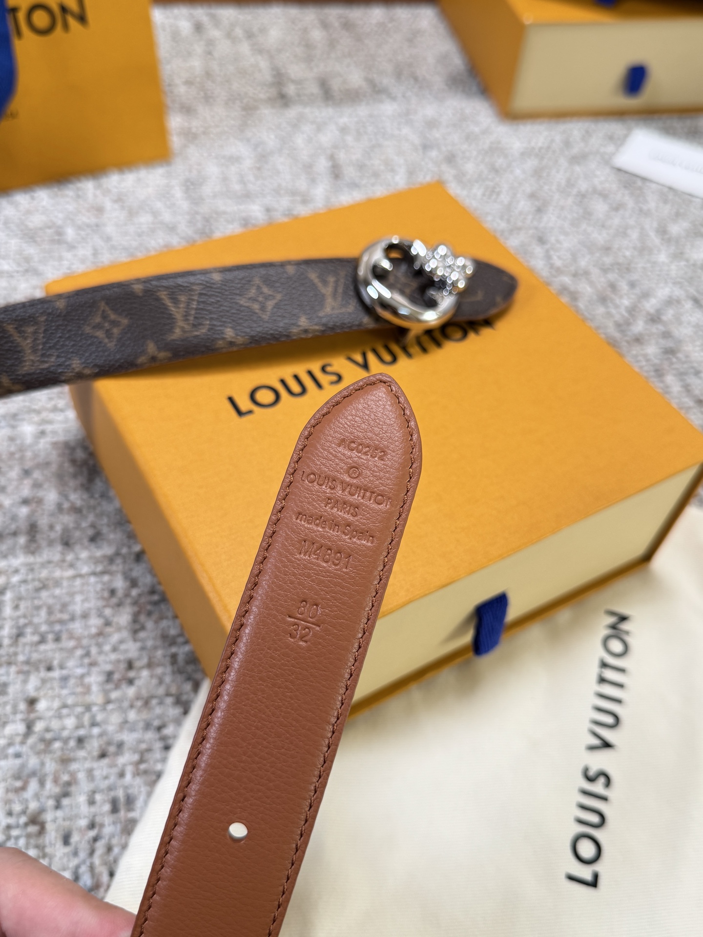 Louis Vuitton LV腰带 FLOWERGRAM ROUND系列 原厂五金 精致手工绘边 柔软