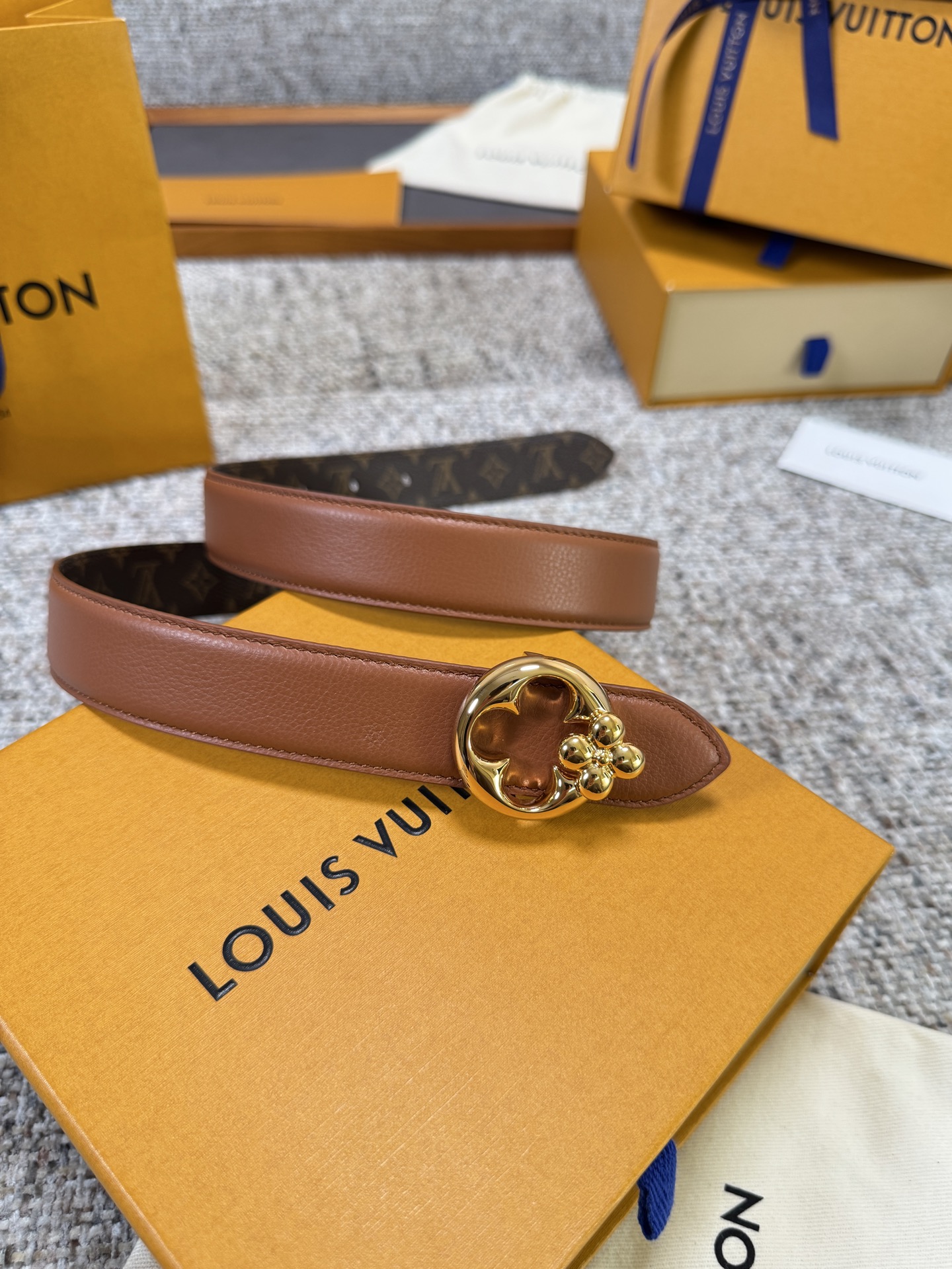 Louis Vuitton LV腰带 FLOWERGRAM ROUND系列 原厂五金 精致手工绘边 柔软