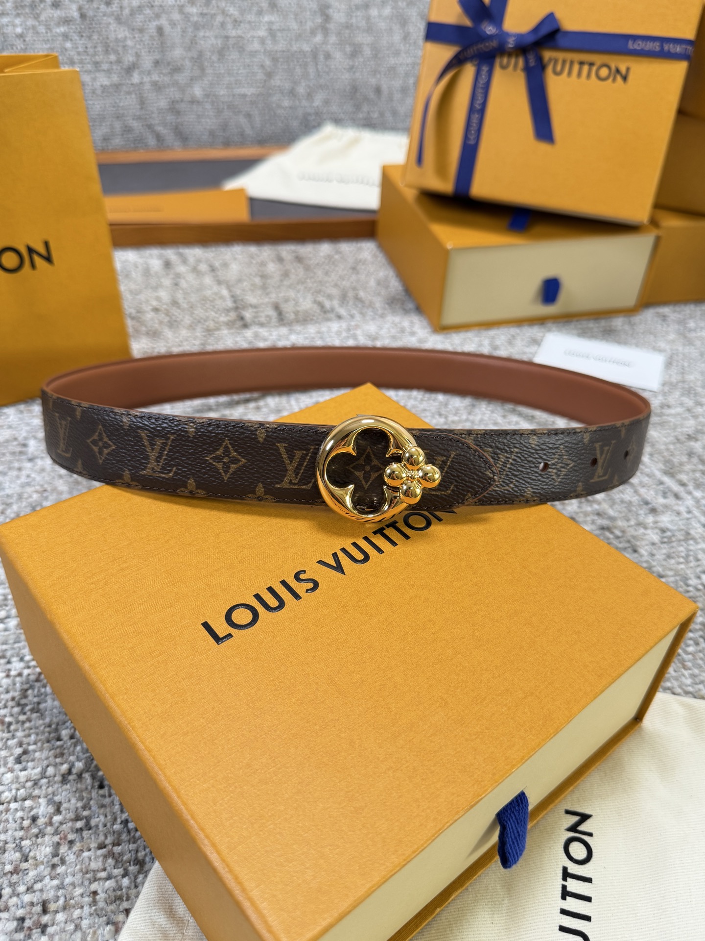 Louis Vuitton LV腰带 FLOWERGRAM ROUND系列 原厂五金 精致手工绘边 柔软