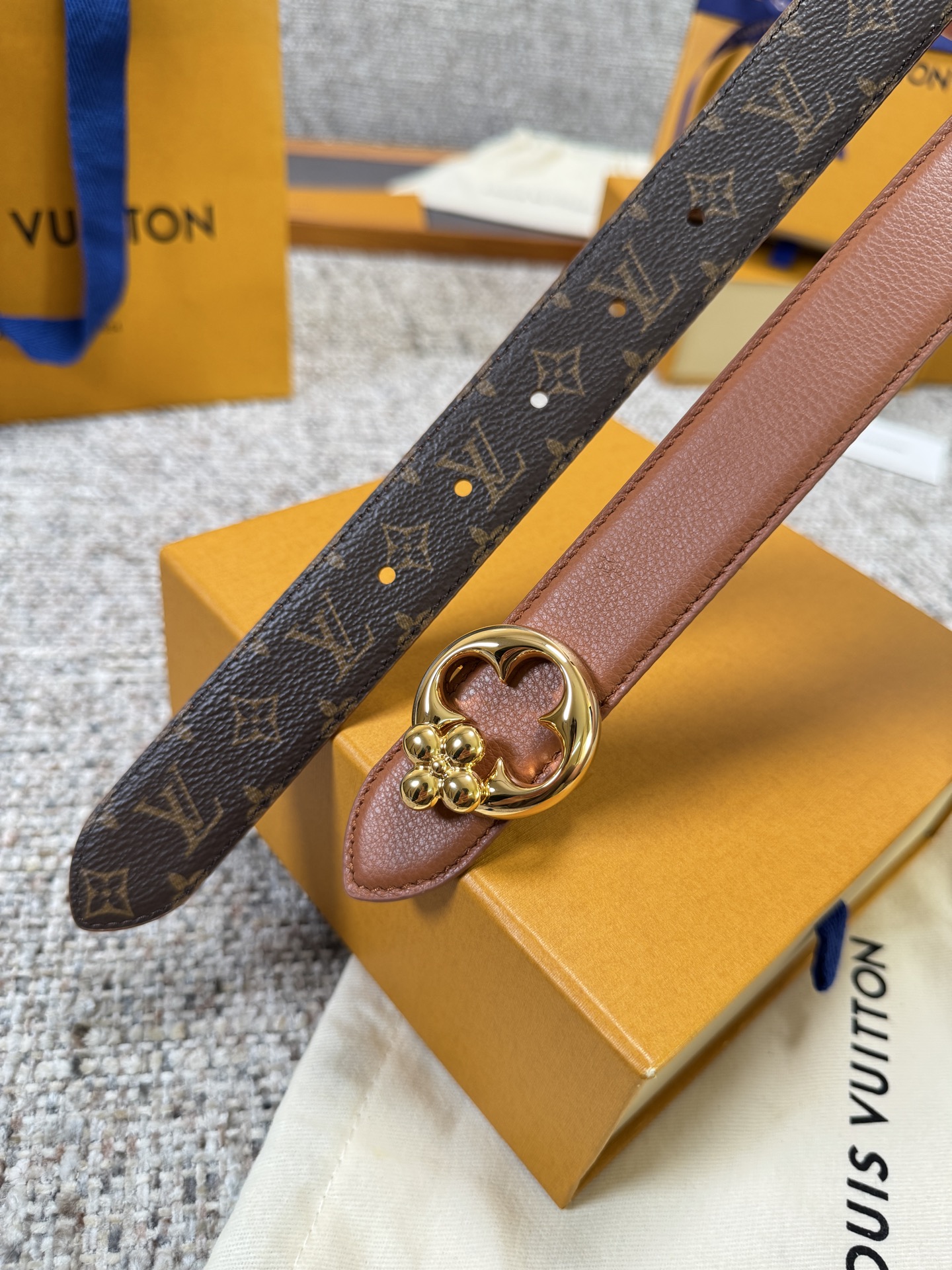 Louis Vuitton LV腰带 FLOWERGRAM ROUND系列 原厂五金 精致手工绘边 柔软