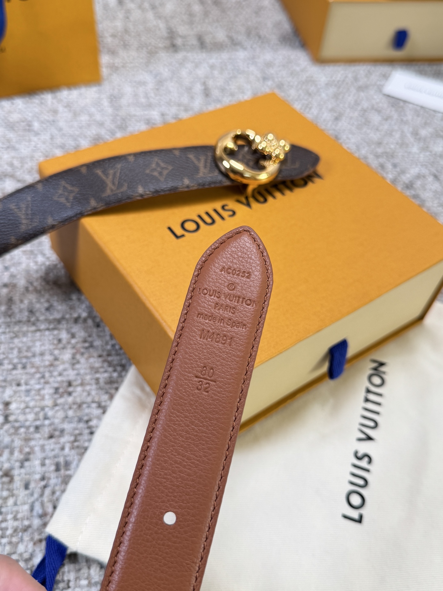 Louis Vuitton LV腰带 FLOWERGRAM ROUND系列 原厂五金 精致手工绘边 柔软