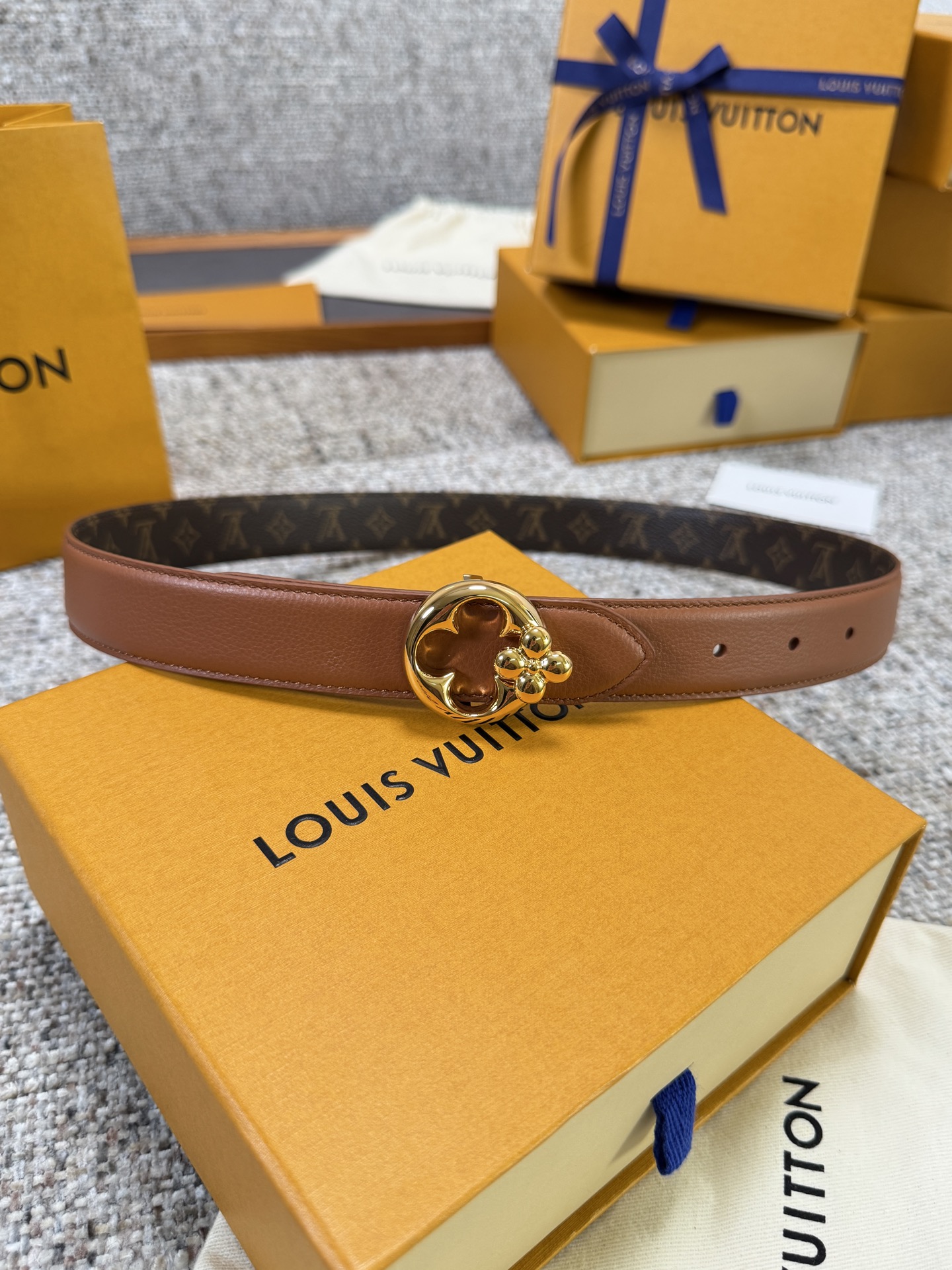 Louis Vuitton LV腰带 FLOWERGRAM ROUND系列 原厂五金 精致手工绘边 柔软