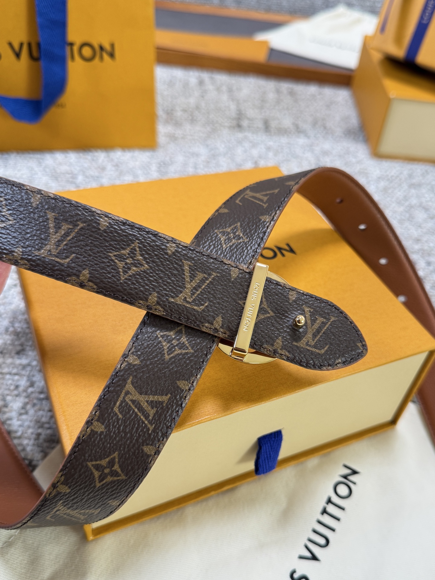 Louis Vuitton LV腰带 FLOWERGRAM ROUND系列 原厂五金 精致手工绘边 柔软