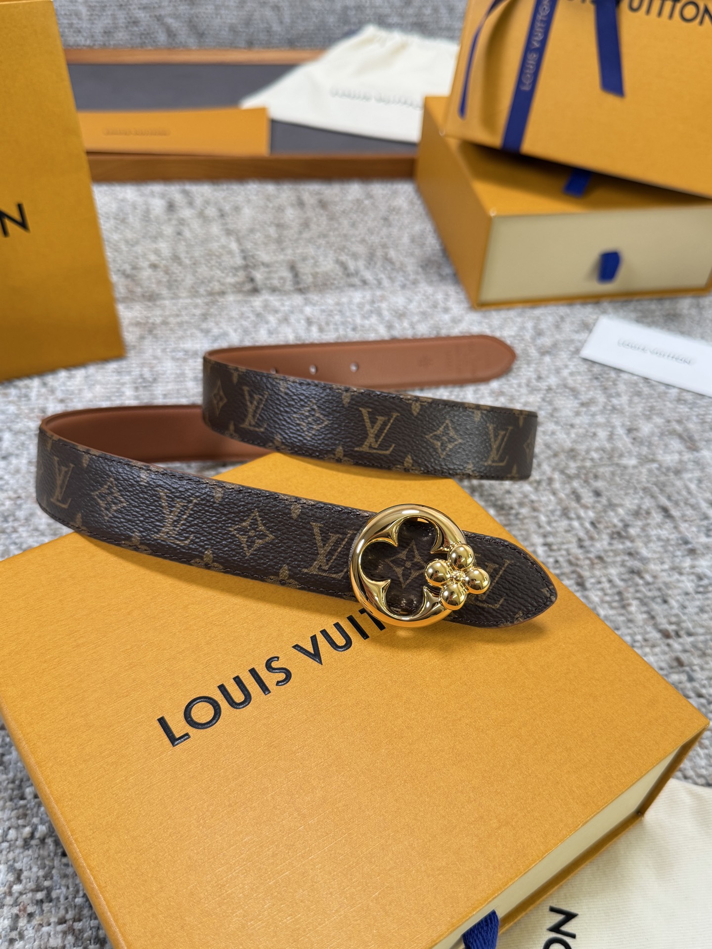 Louis Vuitton LV腰带 FLOWERGRAM ROUND系列 原厂五金 精致手工绘边 柔软