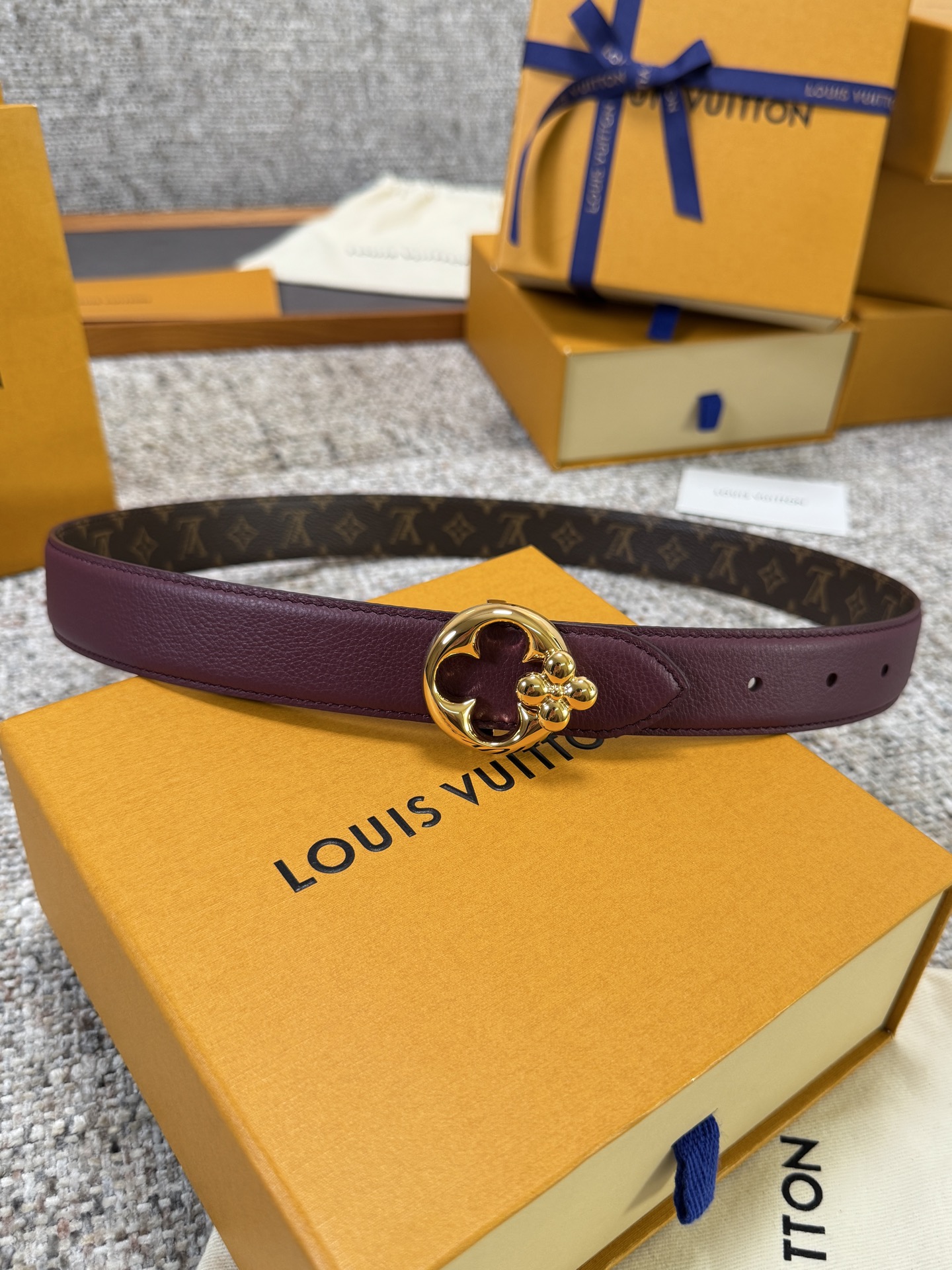 Louis Vuitton LV腰带 FLOWERGRAM ROUND系列 原厂五金 精致手工绘边 柔软