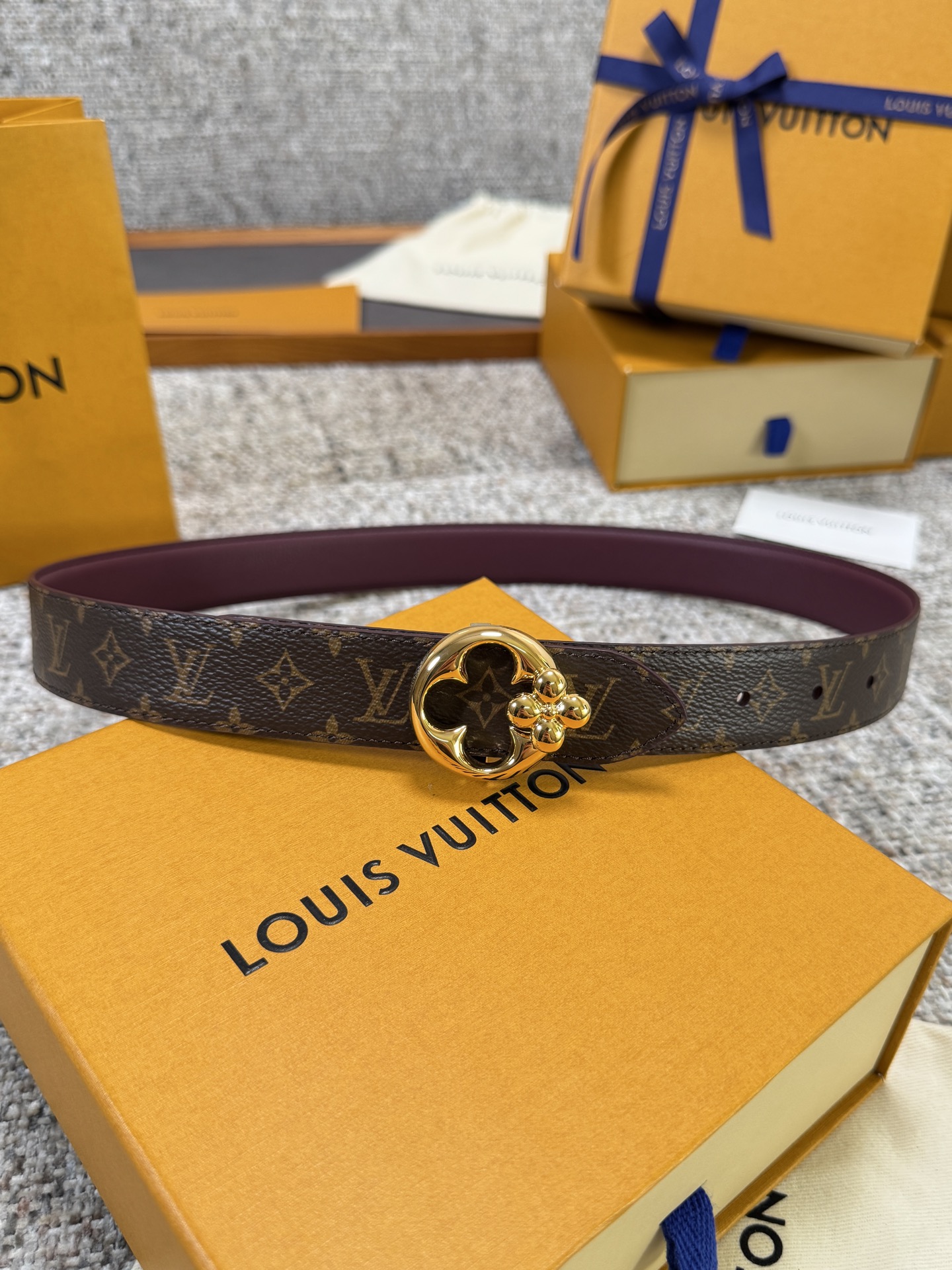 Louis Vuitton LV腰带 FLOWERGRAM ROUND系列 原厂五金 精致手工绘边 柔软