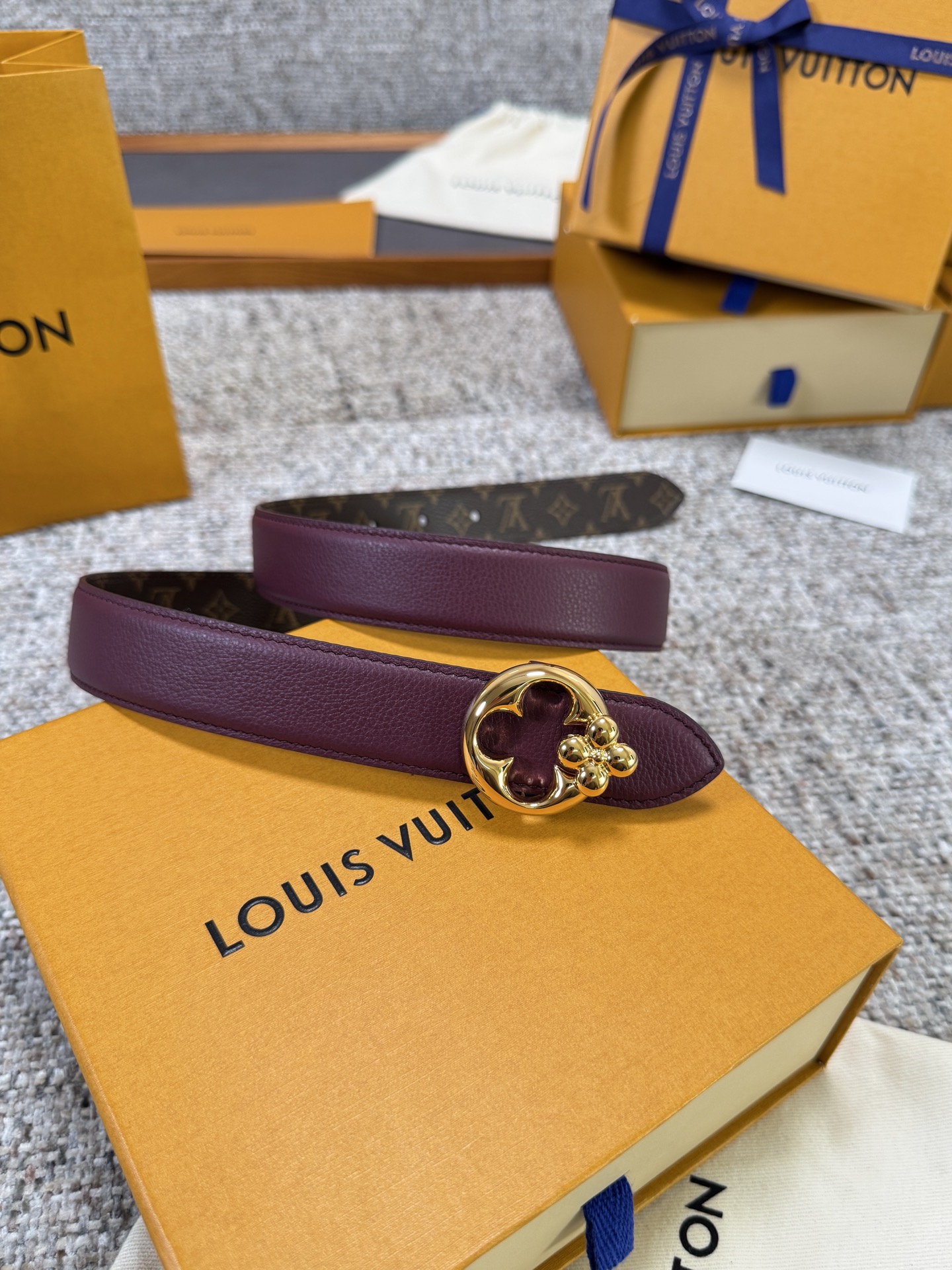 Louis Vuitton LV腰带 FLOWERGRAM ROUND系列 原厂五金 精致手工绘边 柔软