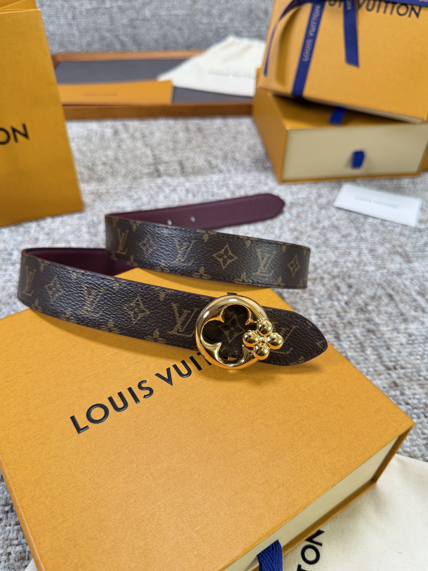 Louis Vuitton LV腰带 FLOWERGRAM ROUND系列 原厂五金 精致手工绘边 柔软