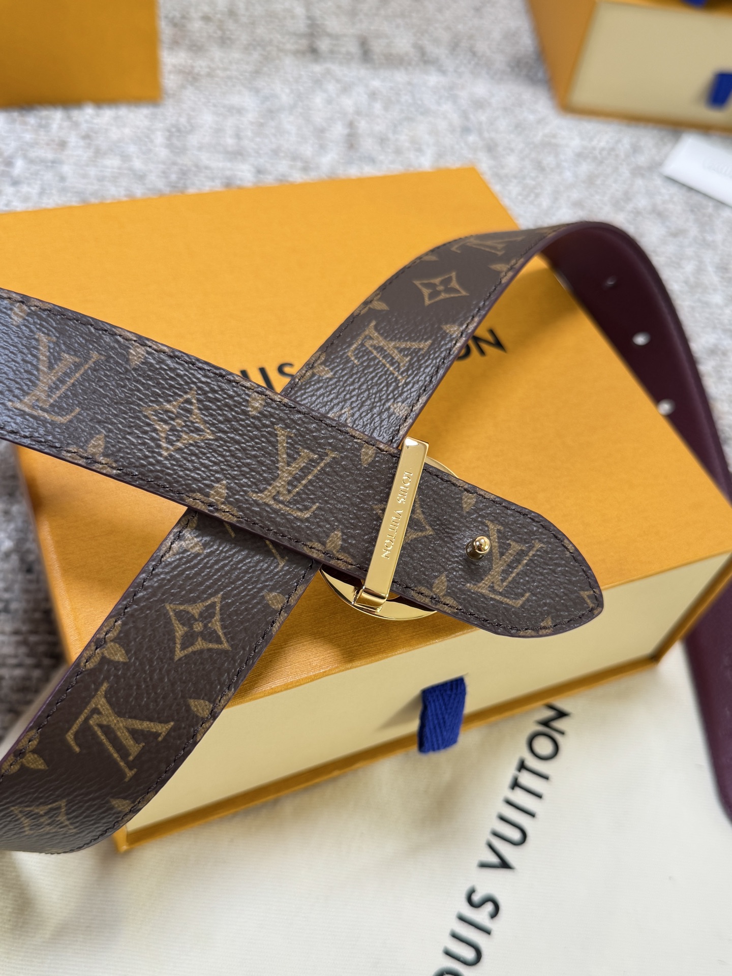 Louis Vuitton LV腰带 FLOWERGRAM ROUND系列 原厂五金 精致手工绘边 柔软
