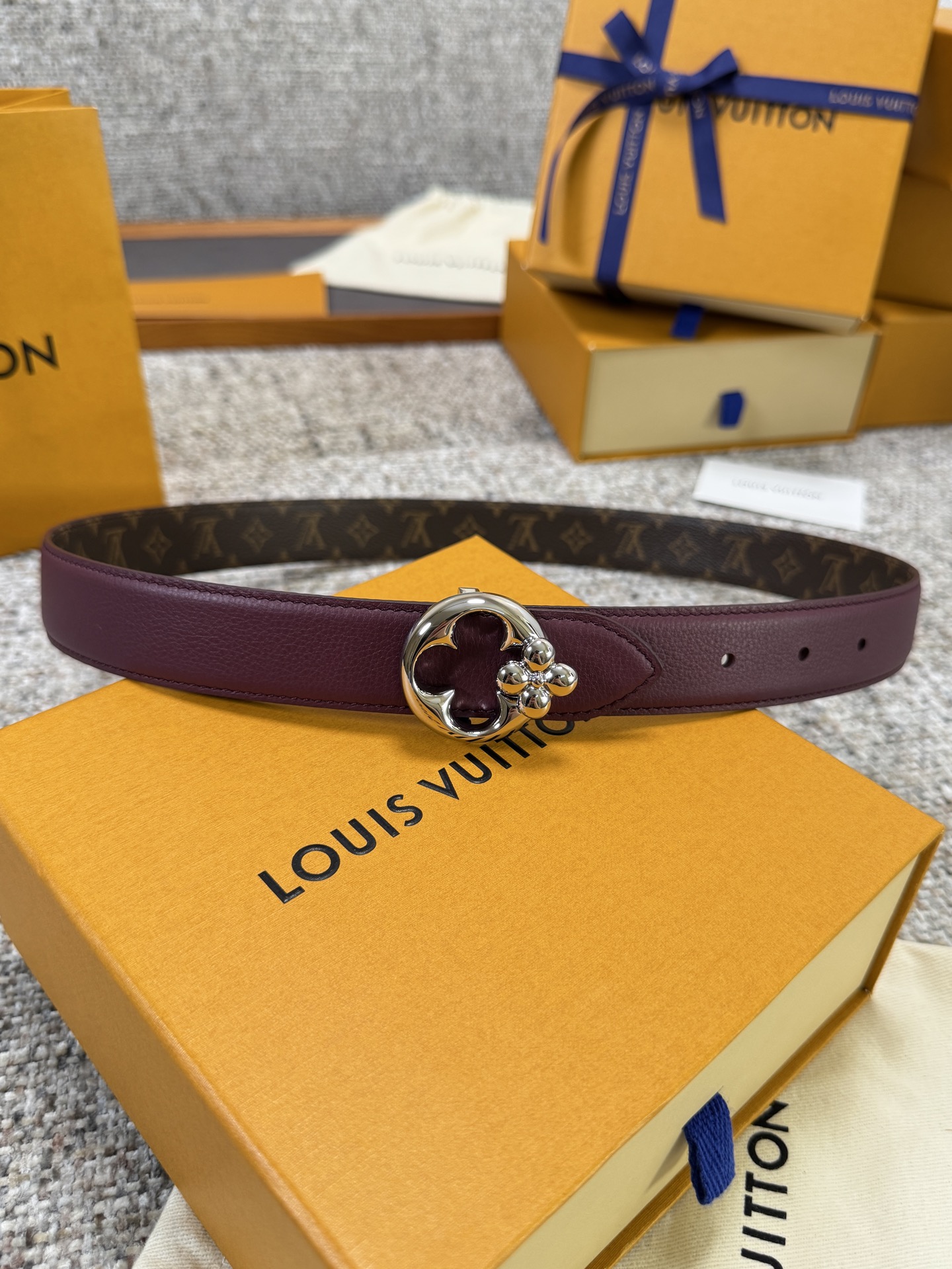 Louis Vuitton LV腰带 FLOWERGRAM ROUND系列 原厂五金 精致手工绘边 柔软