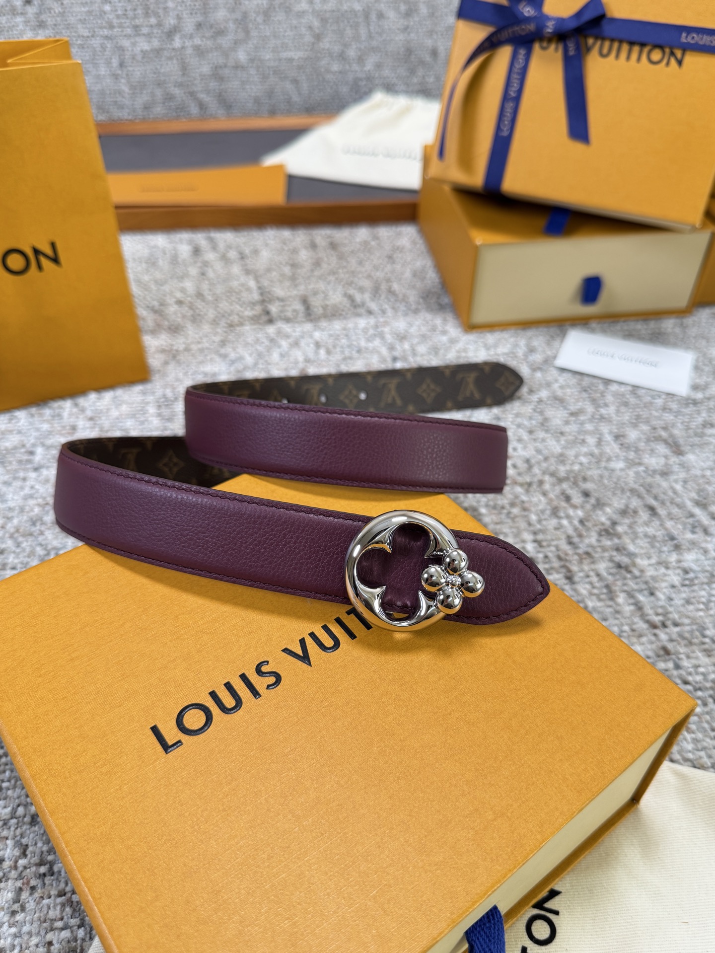 Louis Vuitton LV腰带 FLOWERGRAM ROUND系列 原厂五金 精致手工绘边 柔软
