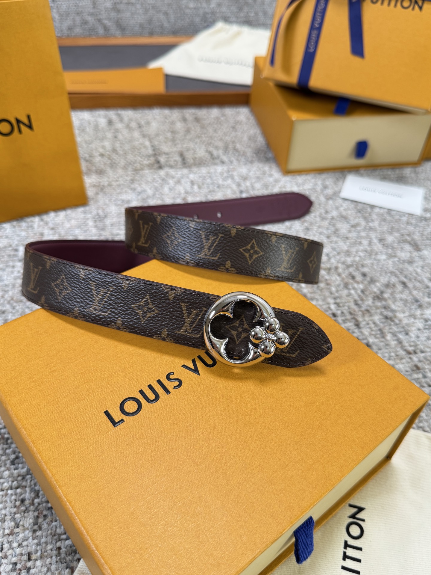 Louis Vuitton LV腰带 FLOWERGRAM ROUND系列 原厂五金 精致手工绘边 柔软