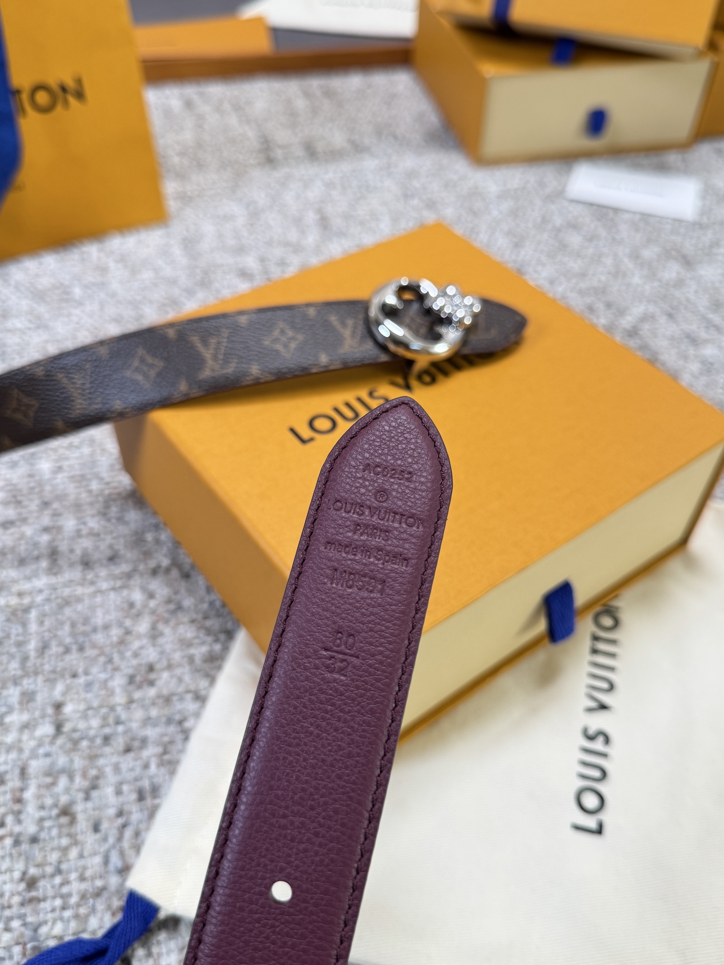 Louis Vuitton LV腰带 FLOWERGRAM ROUND系列 原厂五金 精致手工绘边 柔软