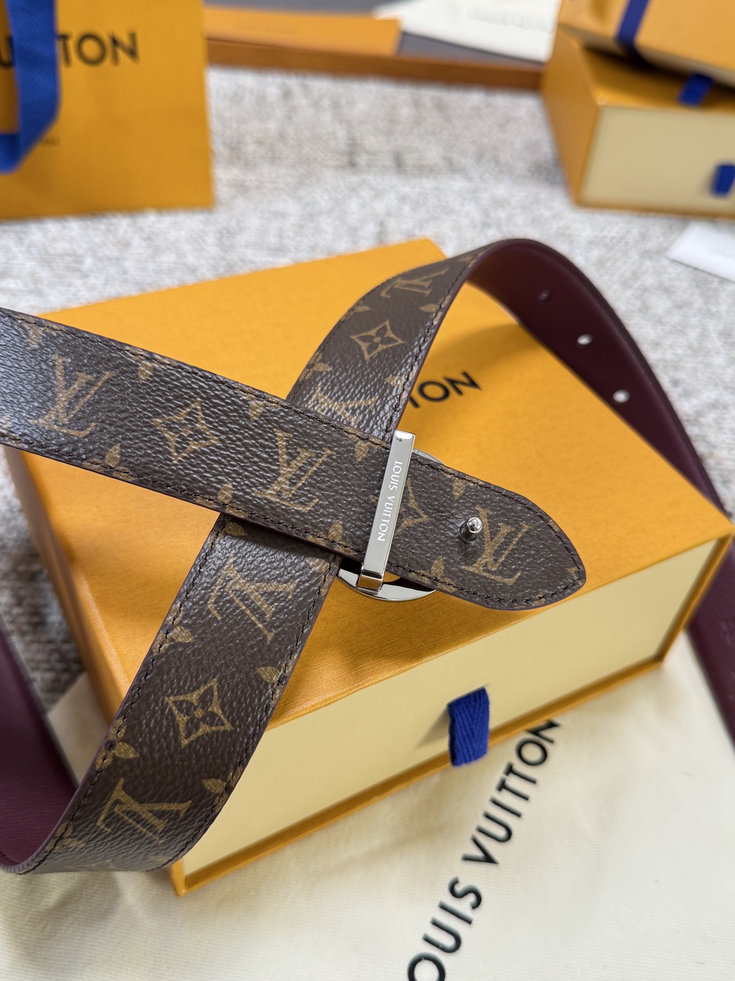 Louis Vuitton LV腰带 FLOWERGRAM ROUND系列 原厂五金 精致手工绘边 柔软