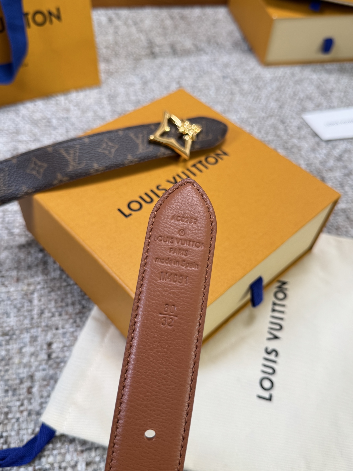 Louis Vuitton LV腰带 FLOWERGRAM 系列 原厂五金 精致手工绘边 柔软舒适 宽3