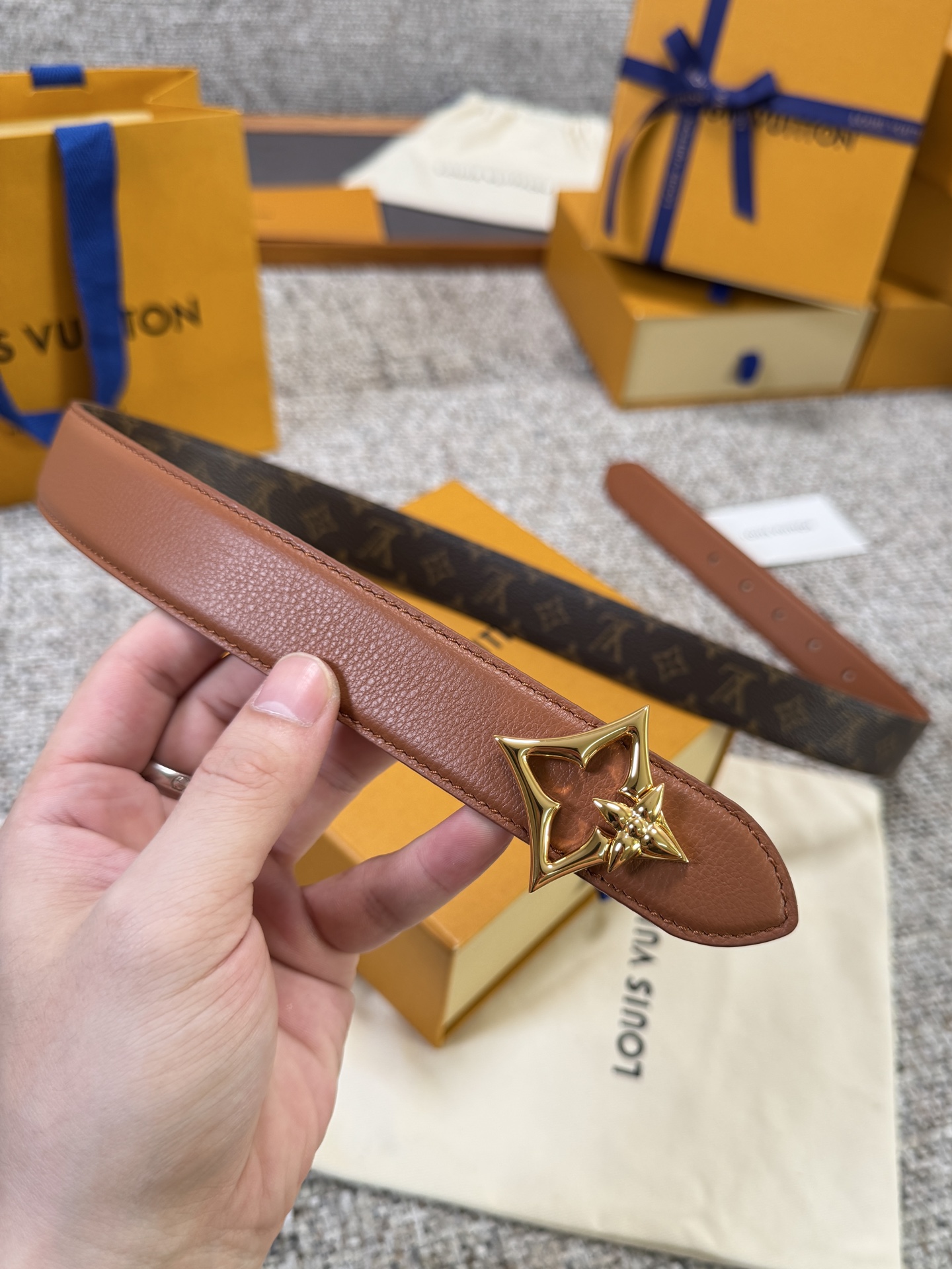 Louis Vuitton LV腰带 FLOWERGRAM 系列 原厂五金 精致手工绘边 柔软舒适 宽3