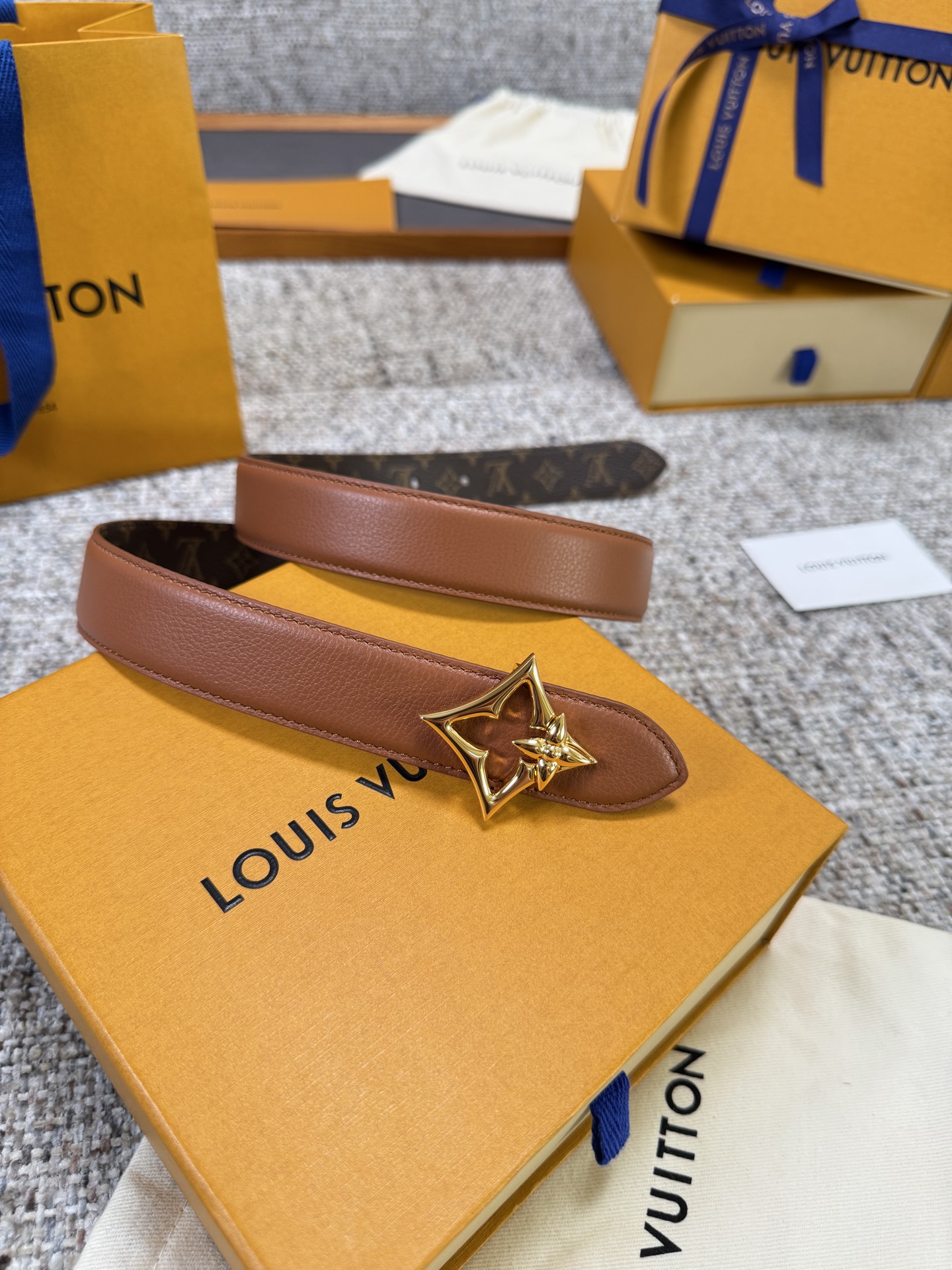 Louis Vuitton LV腰带 FLOWERGRAM 系列 原厂五金 精致手工绘边 柔软舒适 宽3