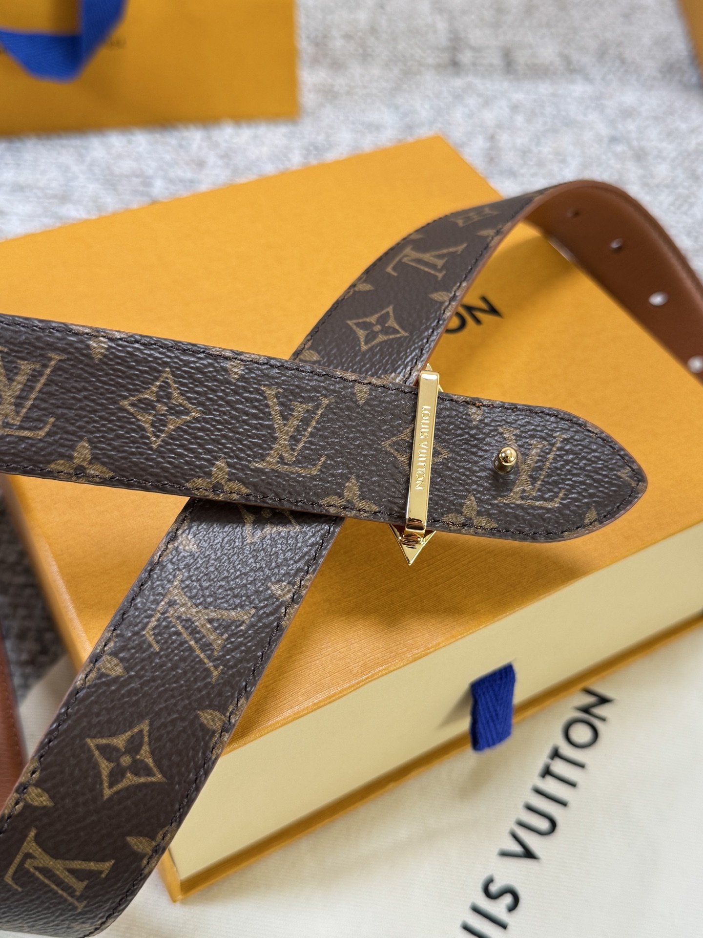 Louis Vuitton LV腰带 FLOWERGRAM 系列 原厂五金 精致手工绘边 柔软舒适 宽3