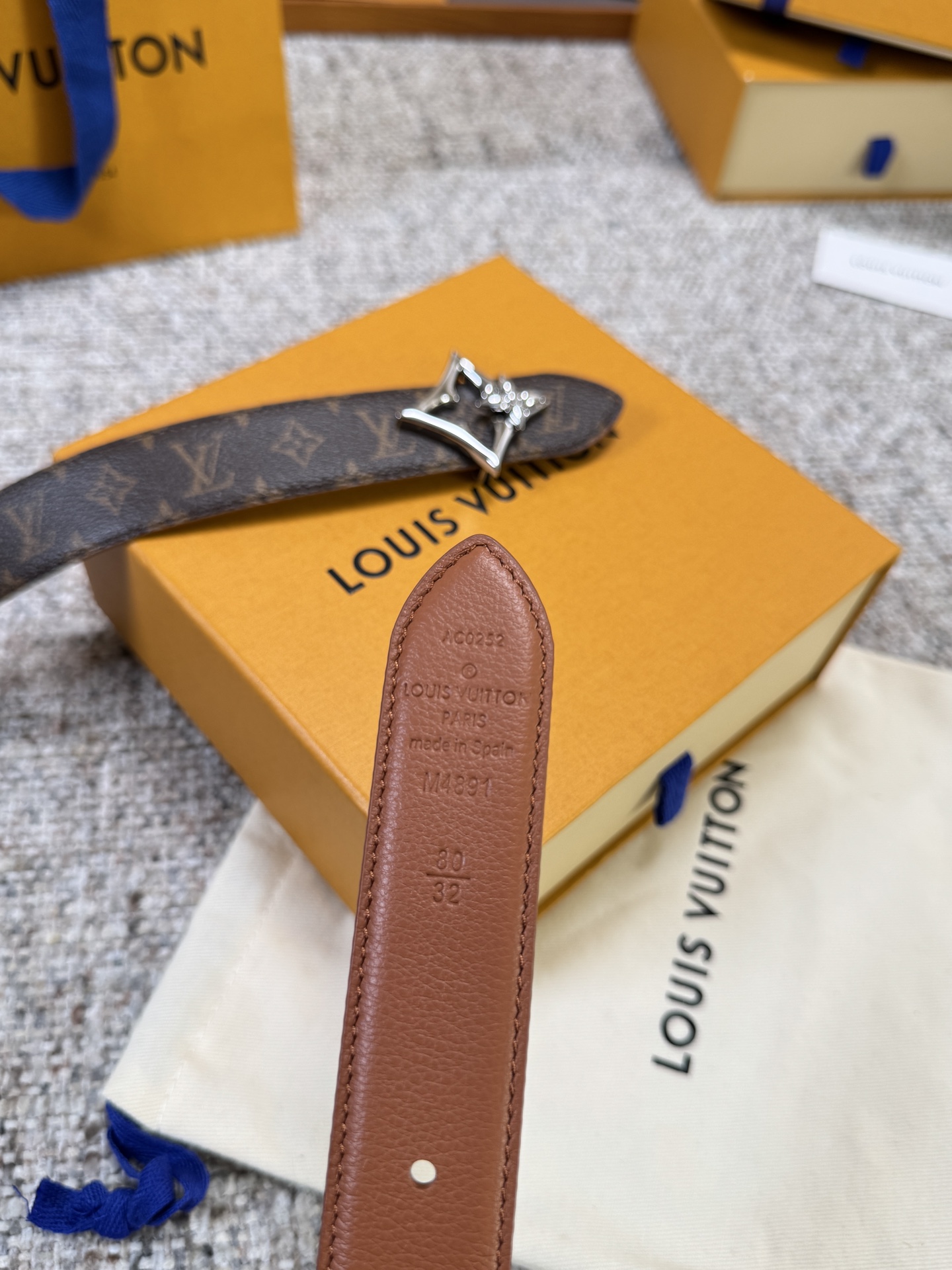 Louis Vuitton LV腰带 FLOWERGRAM 系列 原厂五金 精致手工绘边 柔软舒适 宽3