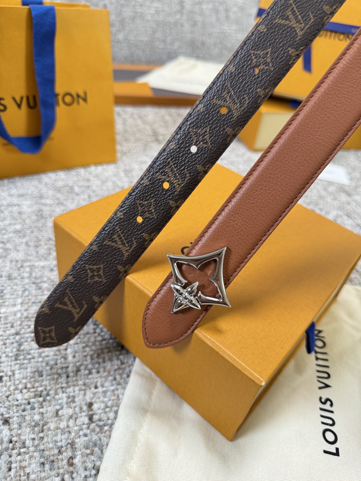 Louis Vuitton LV腰带 FLOWERGRAM 系列 原厂五金 精致手工绘边 柔软舒适 宽3